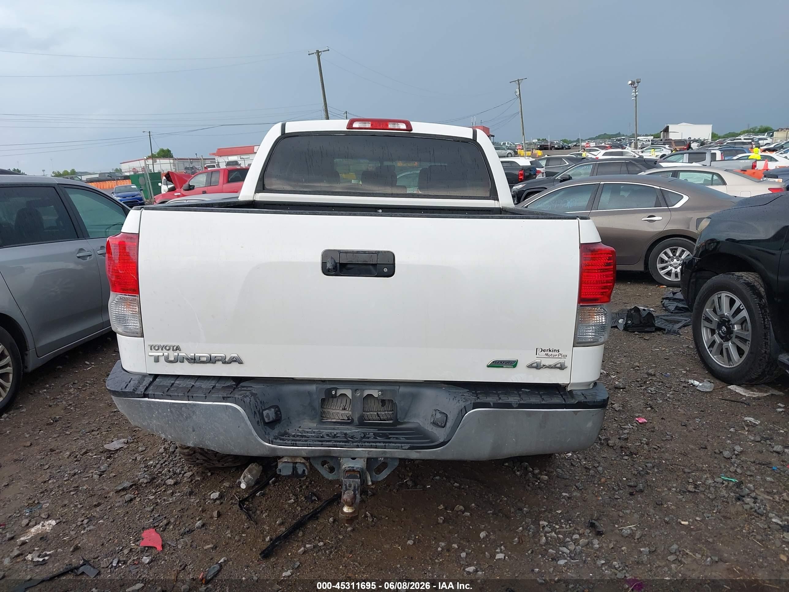 2013 Toyota Tundra Grade 5.7l V8 White vin: 5TFDW5F13DX309519