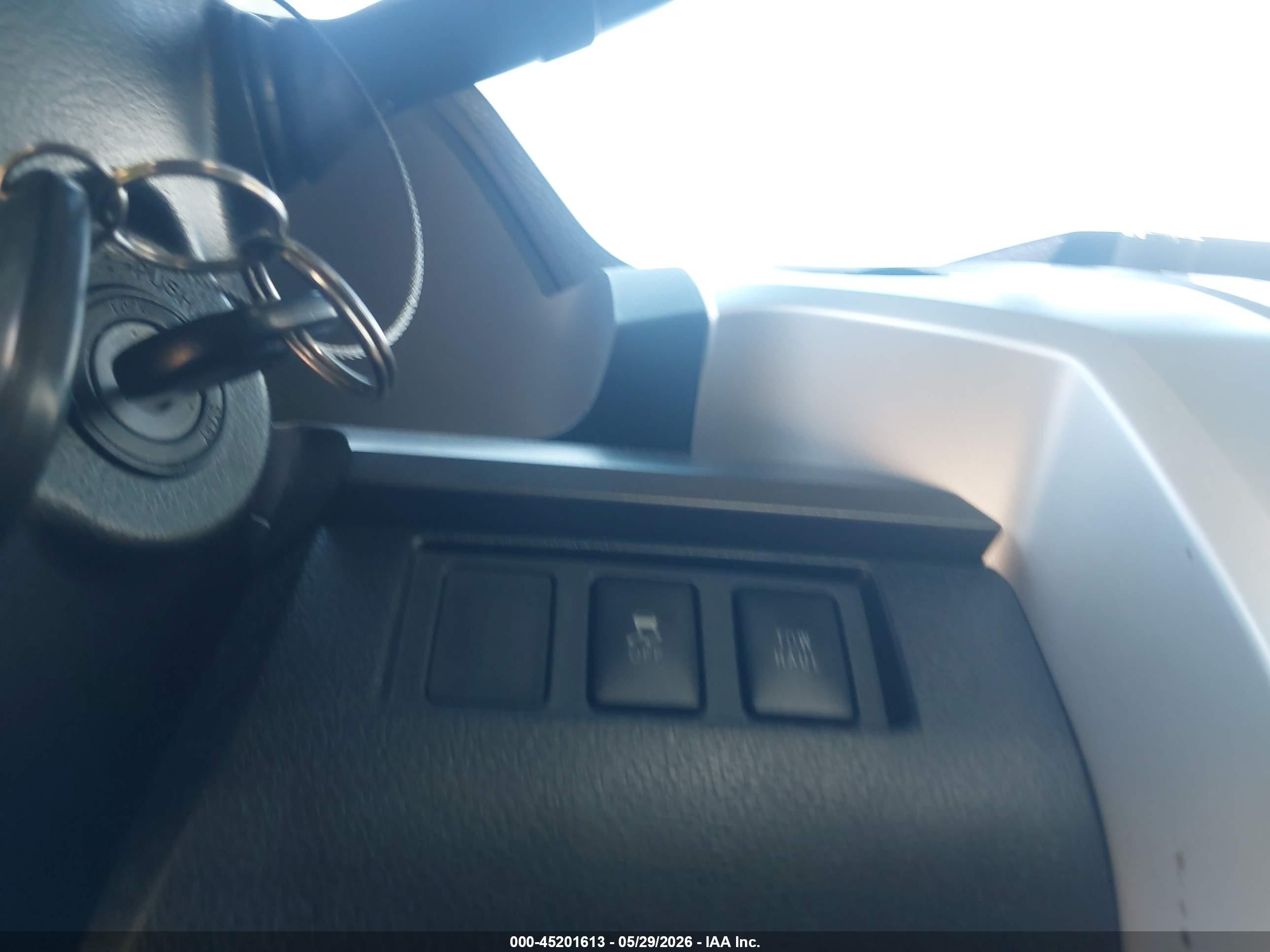 2014 Toyota Tundra Sr5 5.7l V8 Silver vin: 5TFDW5F13EX388109