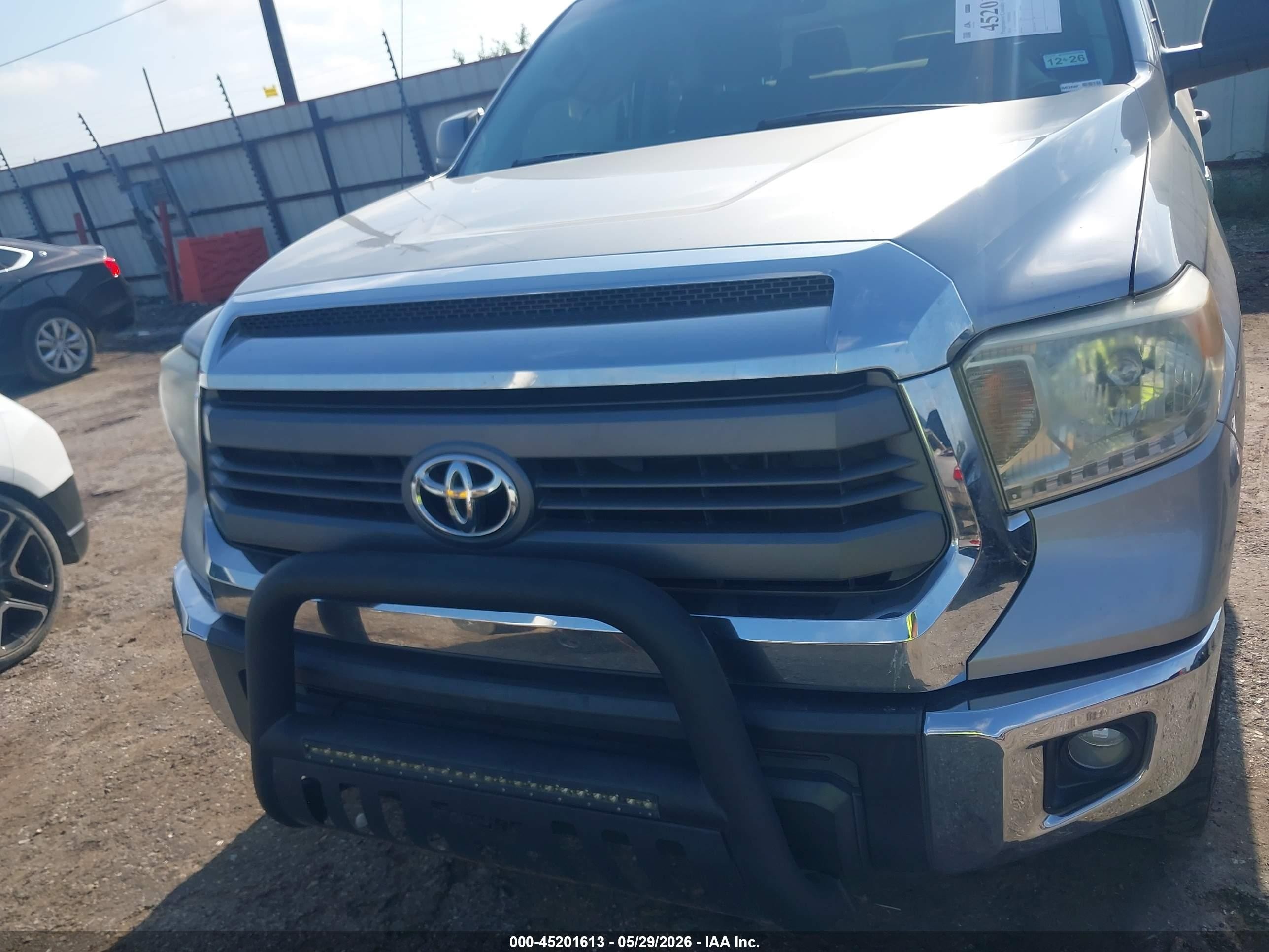 2014 Toyota Tundra Sr5 5.7l V8 Silver vin: 5TFDW5F13EX388109