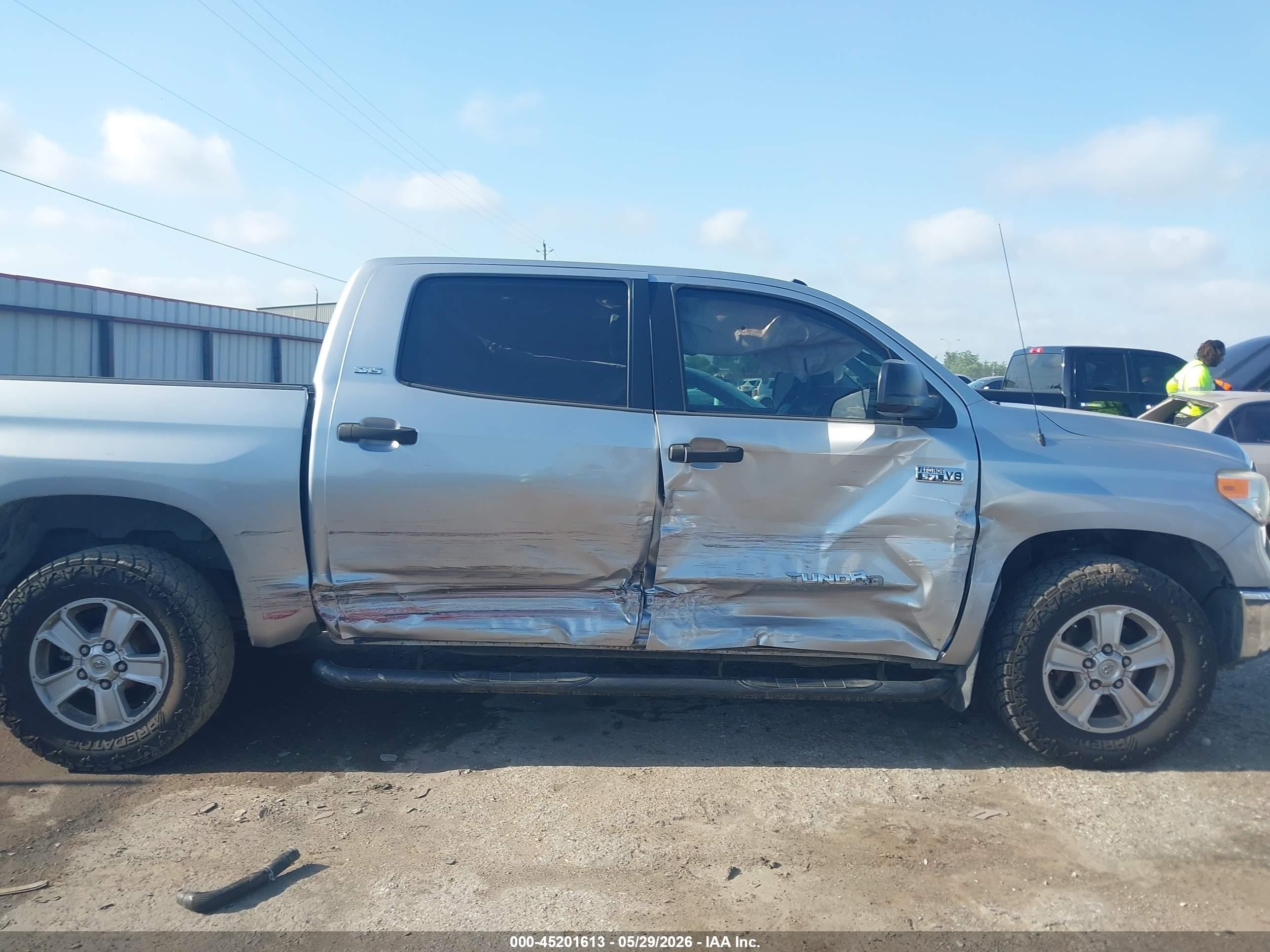 2014 Toyota Tundra Sr5 5.7l V8 Silver vin: 5TFDW5F13EX388109