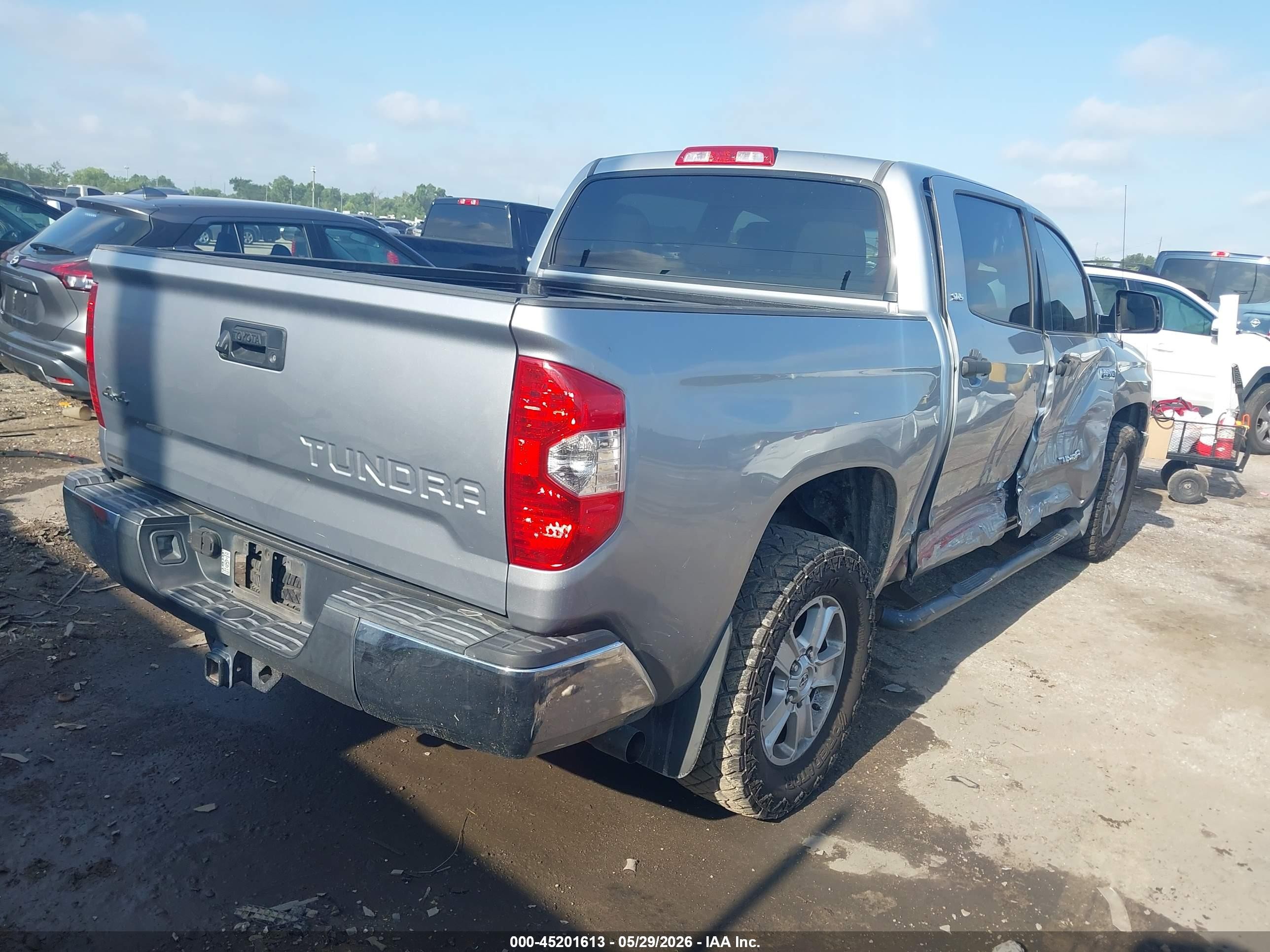 2014 Toyota Tundra Sr5 5.7l V8 Silver vin: 5TFDW5F13EX388109