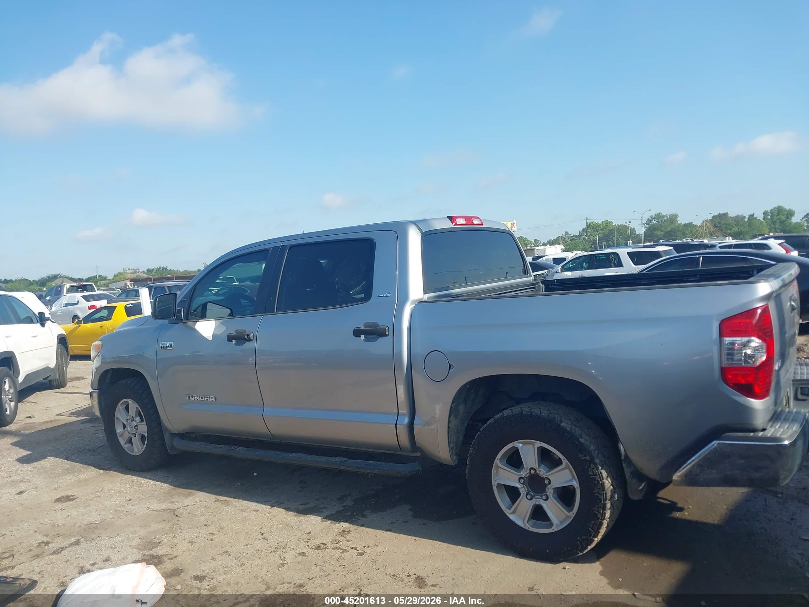 2014 Toyota Tundra Sr5 5.7l V8 Silver vin: 5TFDW5F13EX388109