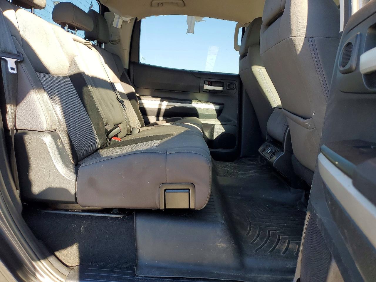 2015 Toyota Tundra Crewmax Sr5 Серый vin: 5TFDW5F13FX417304