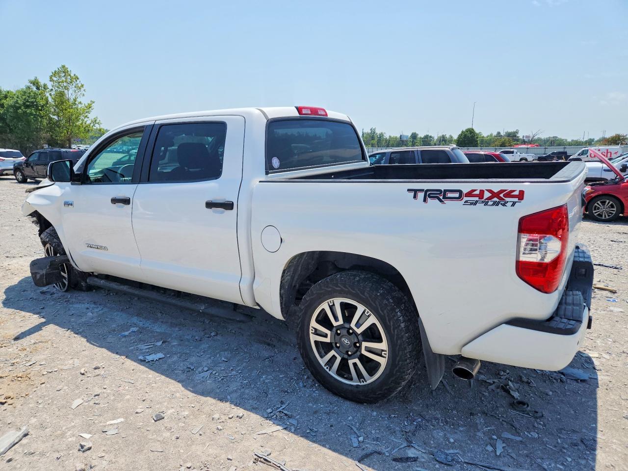 2018 Toyota Tundra Crewmax Sr5 White vin: 5TFDW5F13JX766908