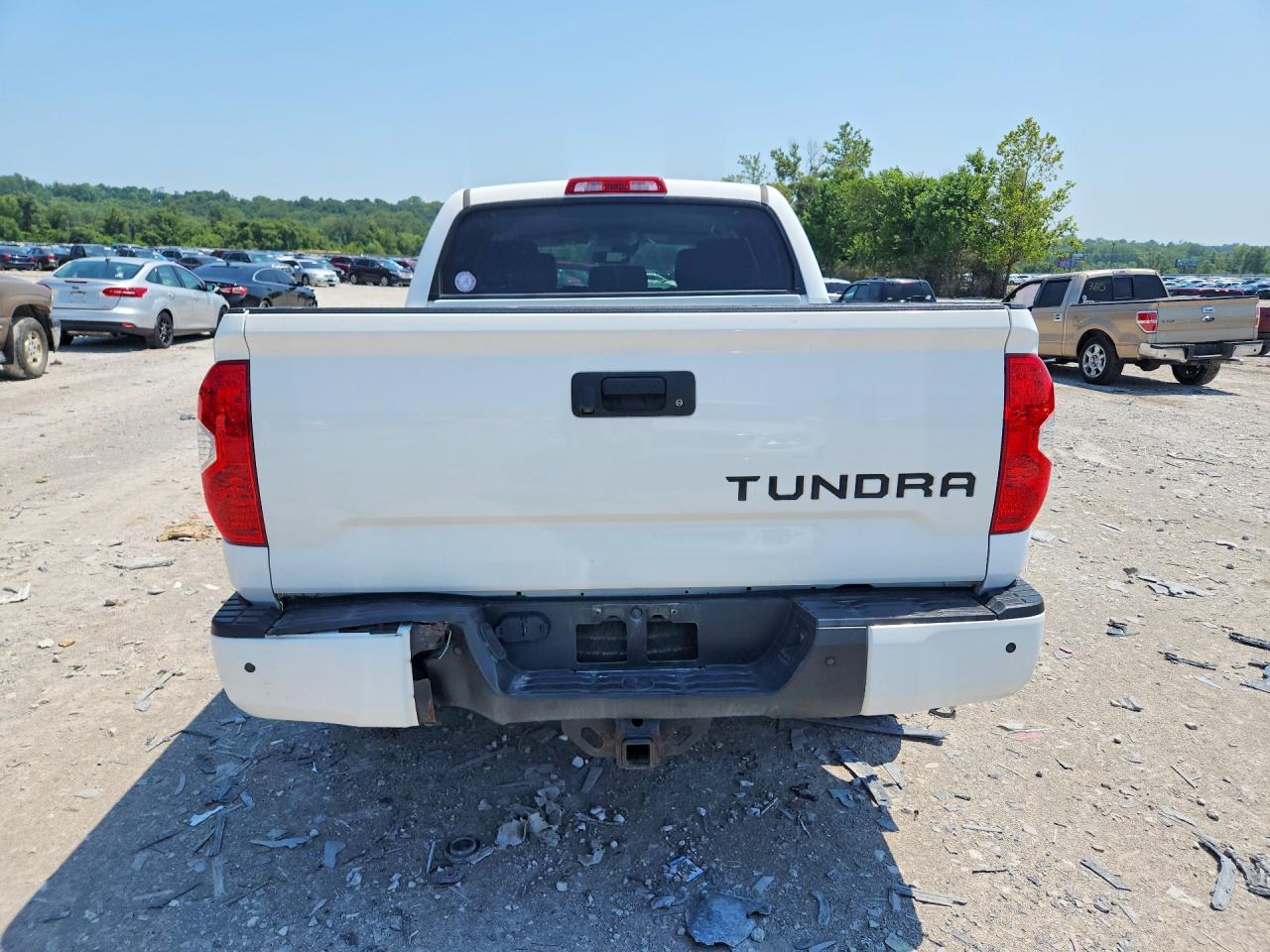 2018 Toyota Tundra Crewmax Sr5 White vin: 5TFDW5F13JX766908