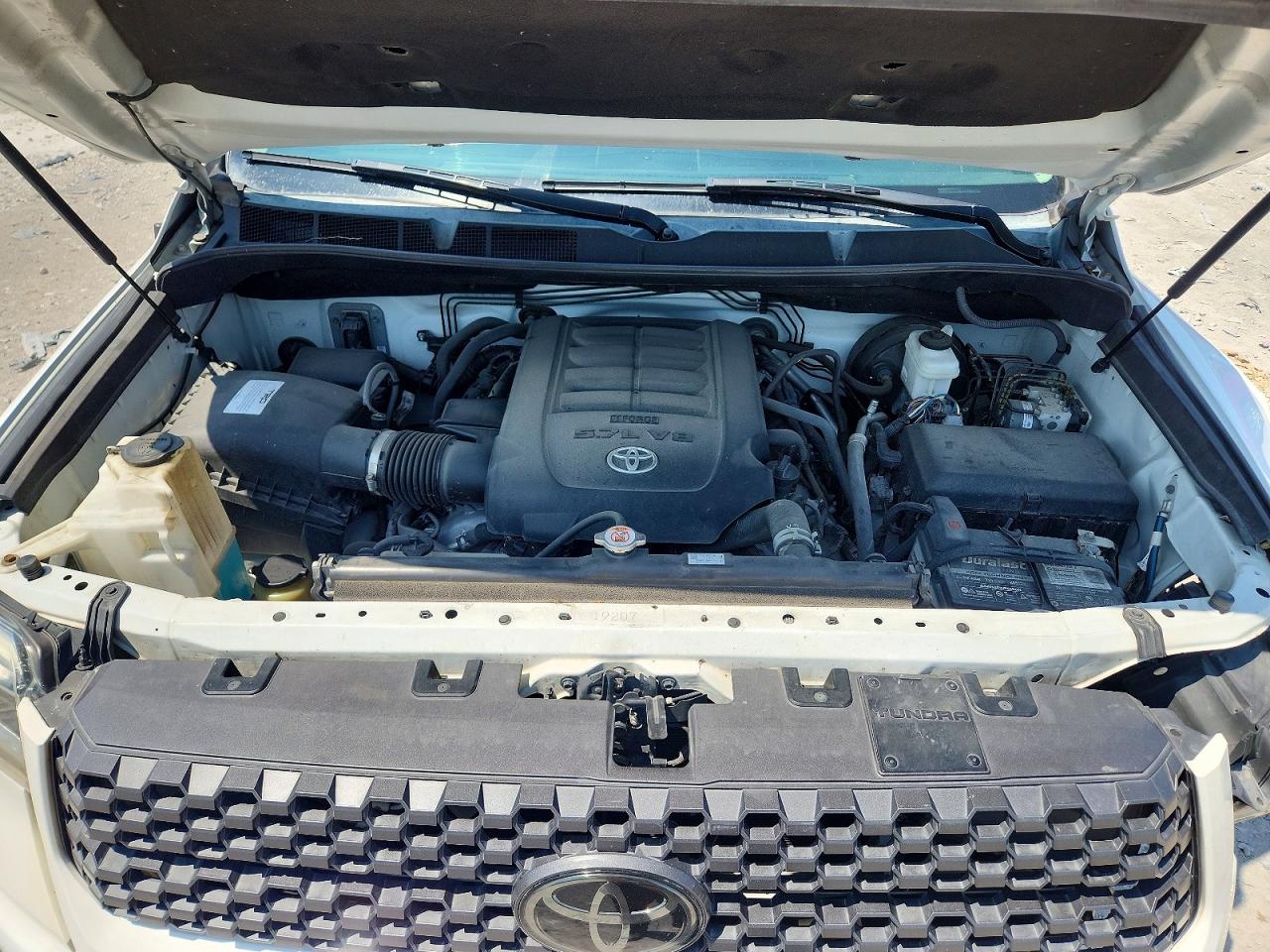 2018 Toyota Tundra Crewmax Sr5 White vin: 5TFDW5F13JX766908
