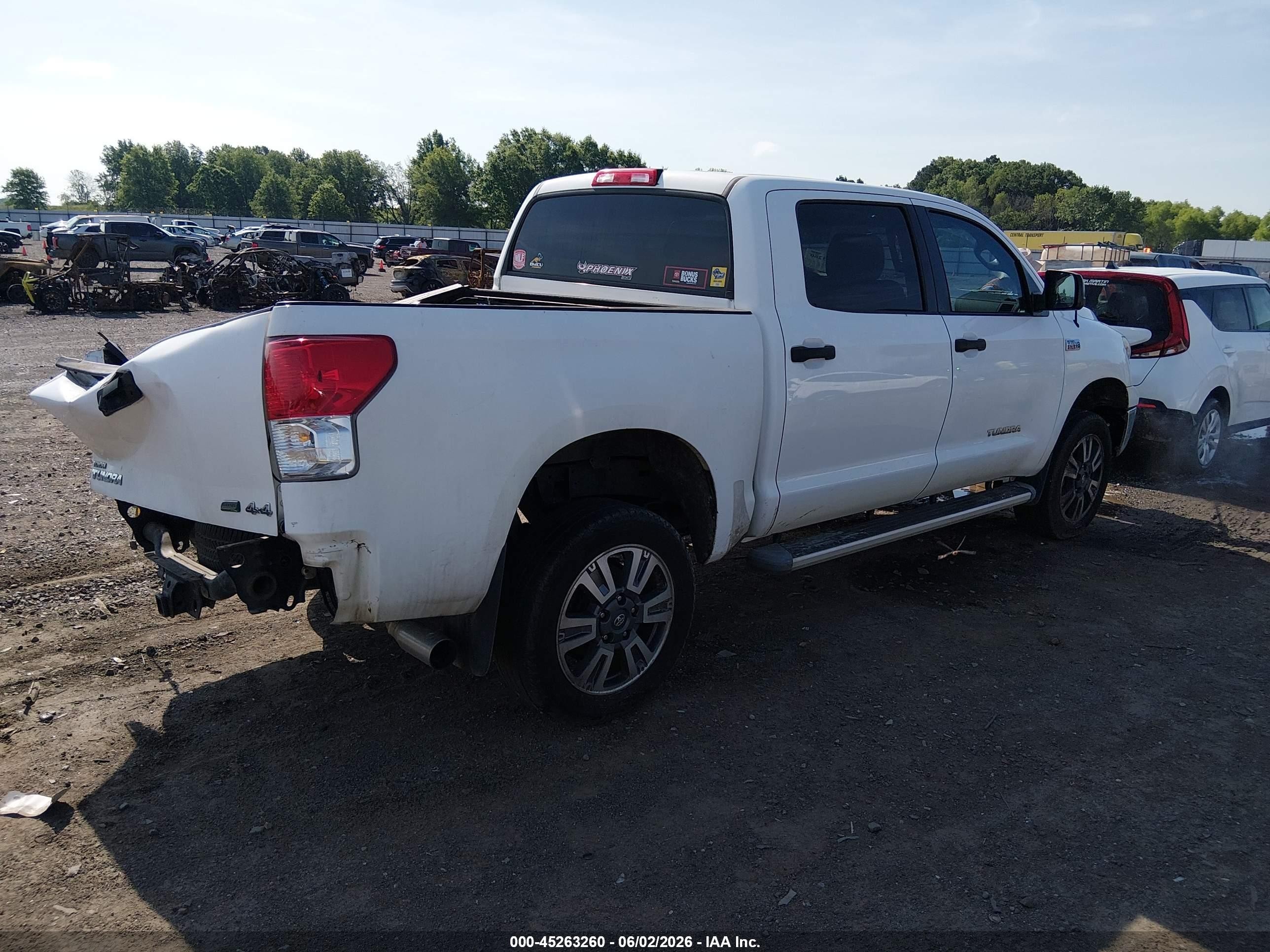 2011 Toyota Tundra Grade 5.7l V8 White vin: 5TFDW5F14BX163970