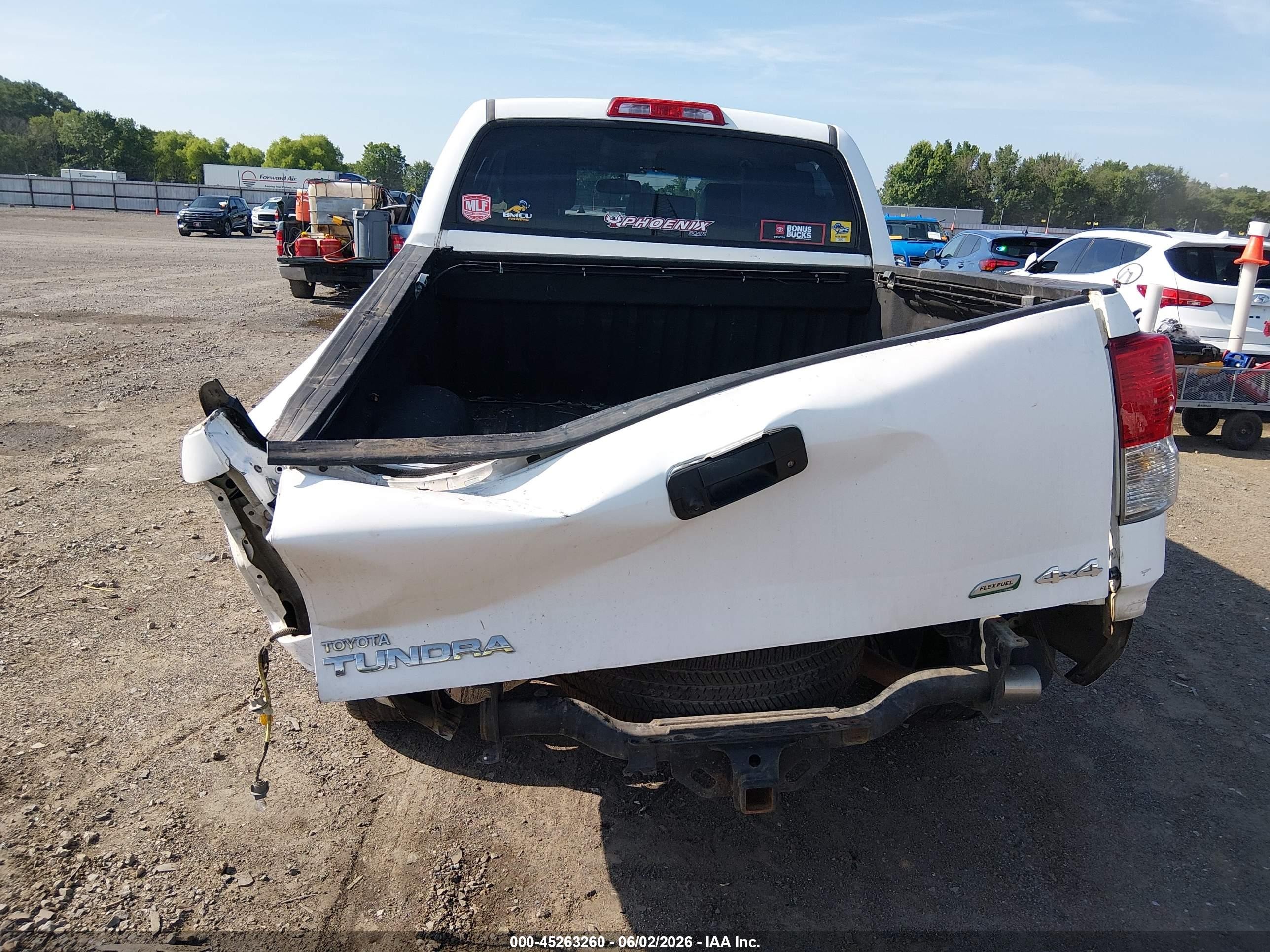 2011 Toyota Tundra Grade 5.7l V8 White vin: 5TFDW5F14BX163970