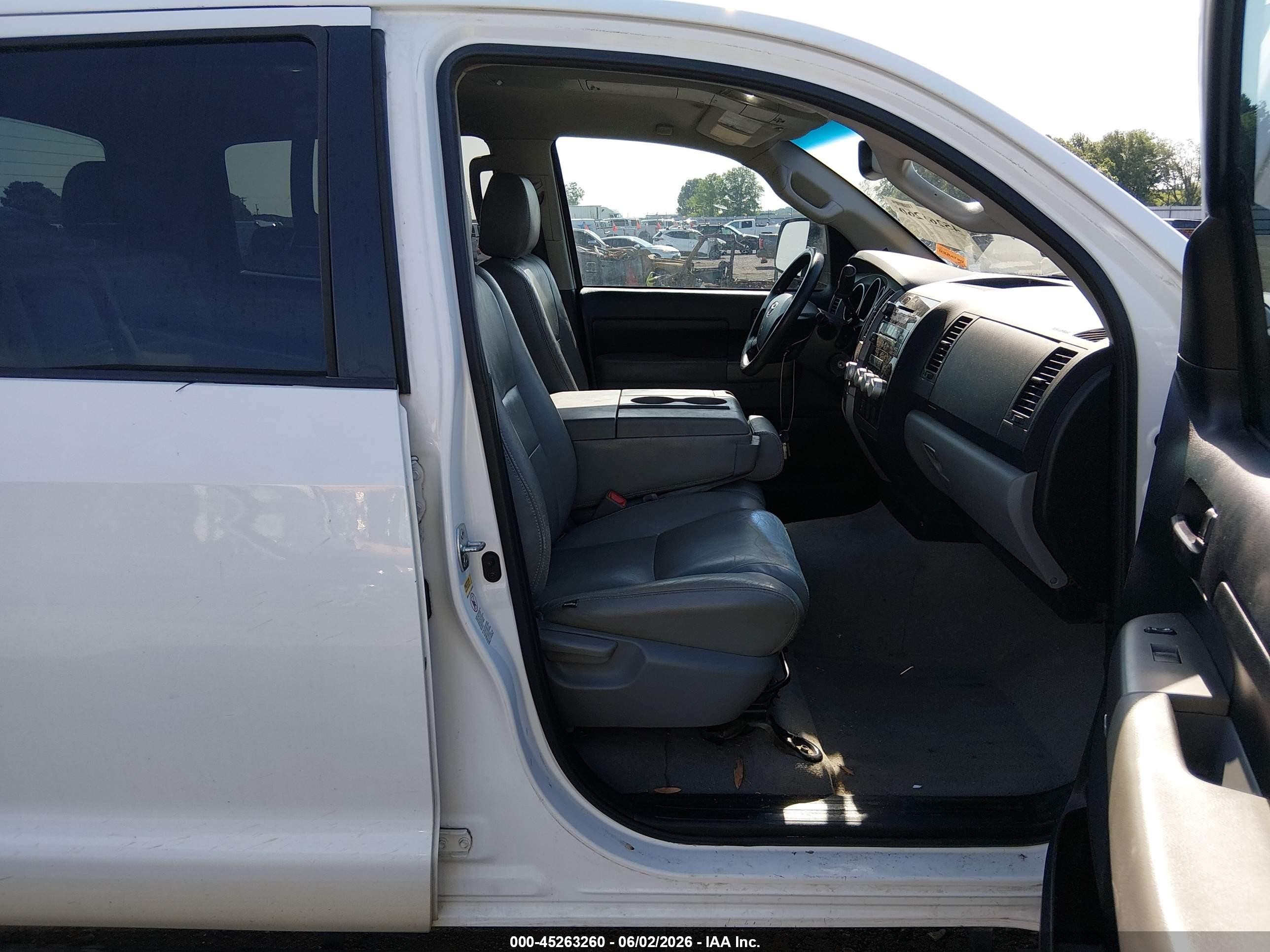 2011 Toyota Tundra Grade 5.7l V8 White vin: 5TFDW5F14BX163970