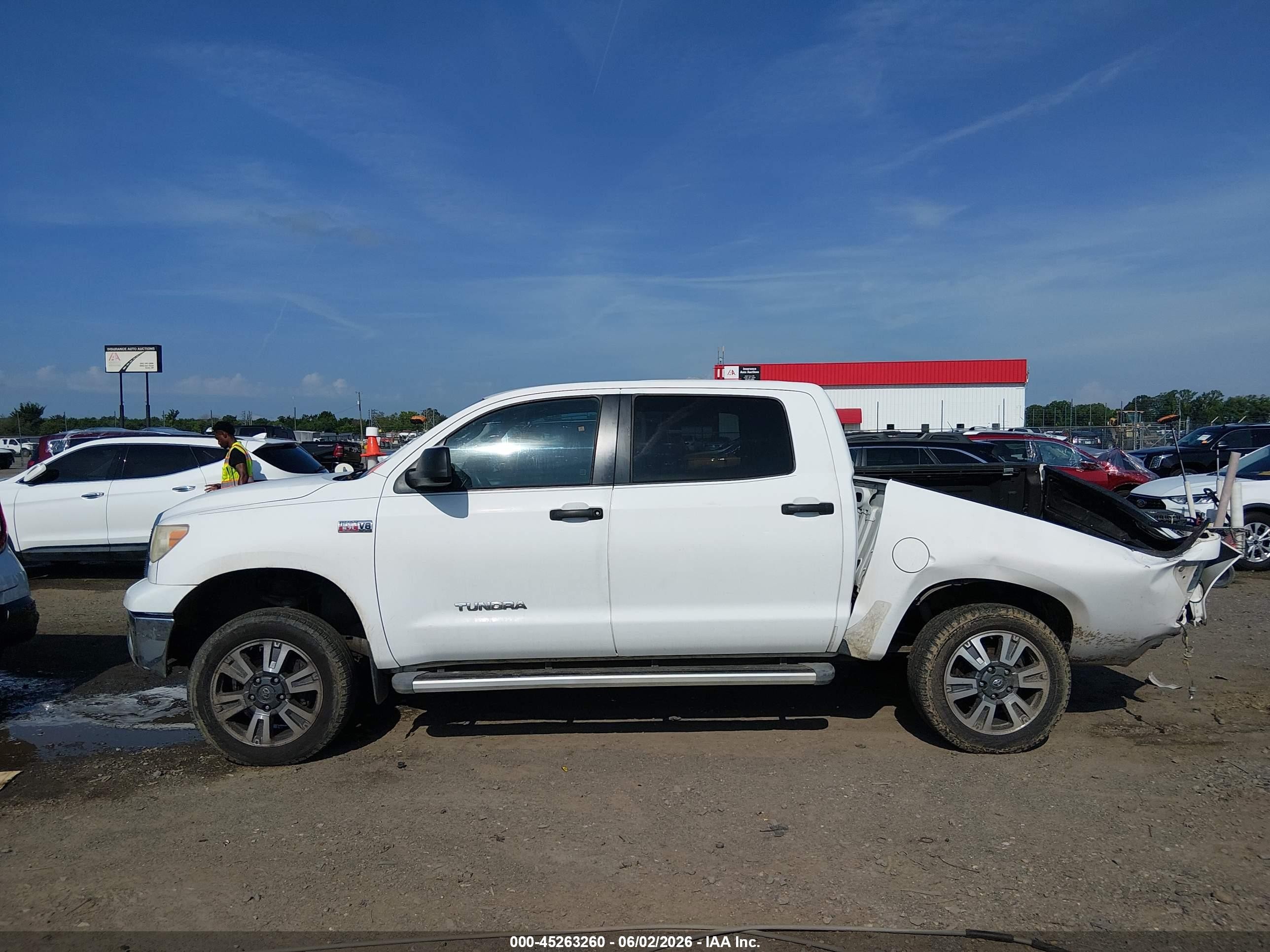 2011 Toyota Tundra Grade 5.7l V8 White vin: 5TFDW5F14BX163970