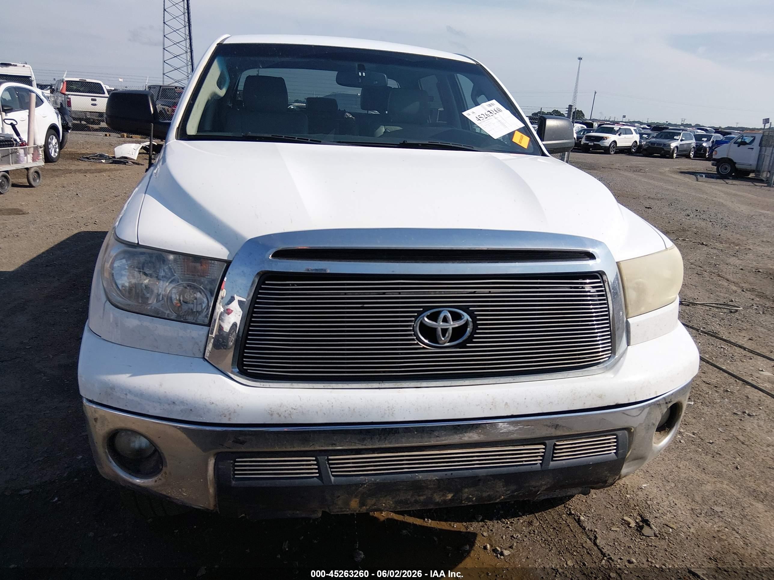 2011 Toyota Tundra Grade 5.7l V8 White vin: 5TFDW5F14BX163970