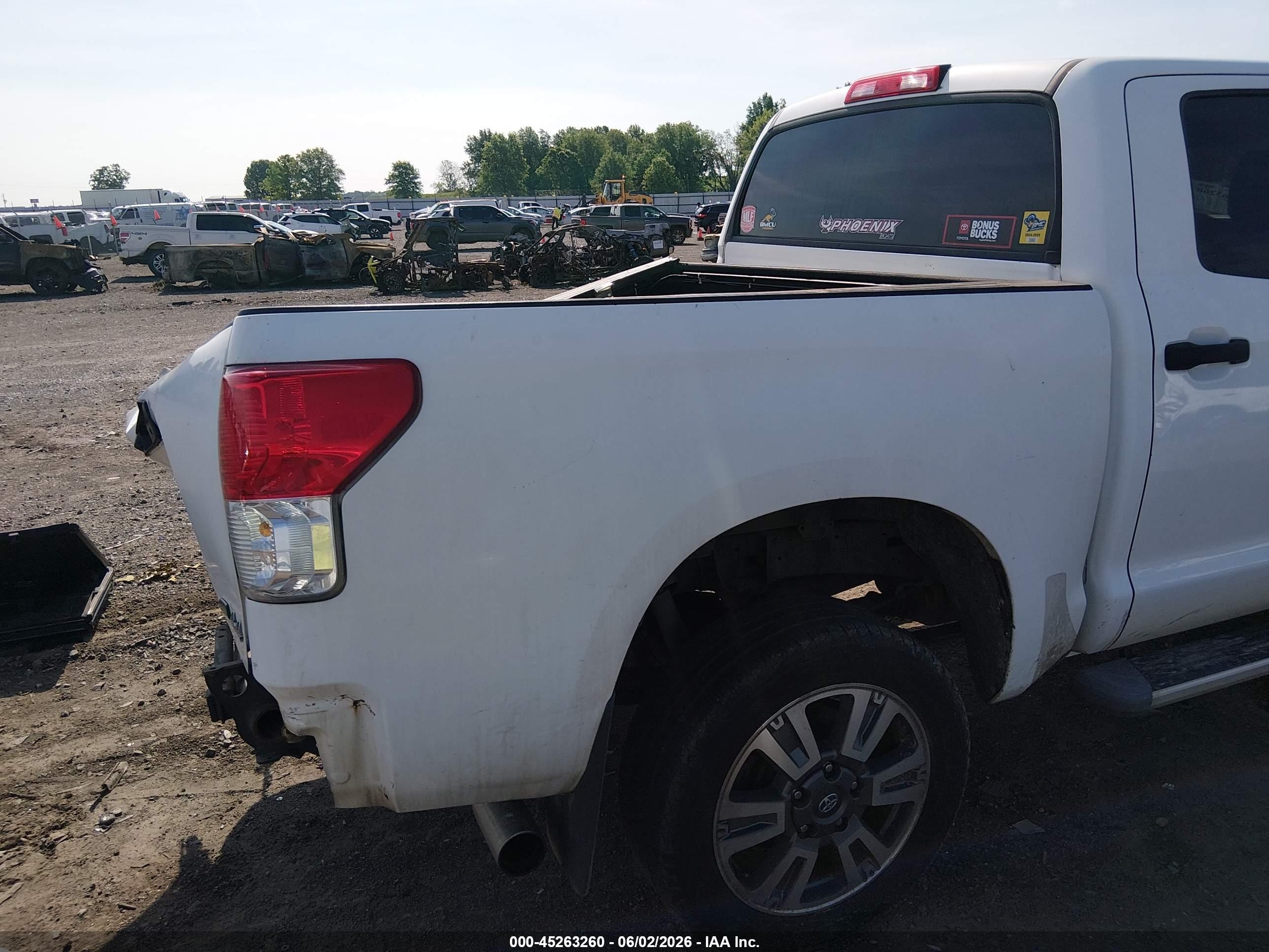 2011 Toyota Tundra Grade 5.7l V8 White vin: 5TFDW5F14BX163970