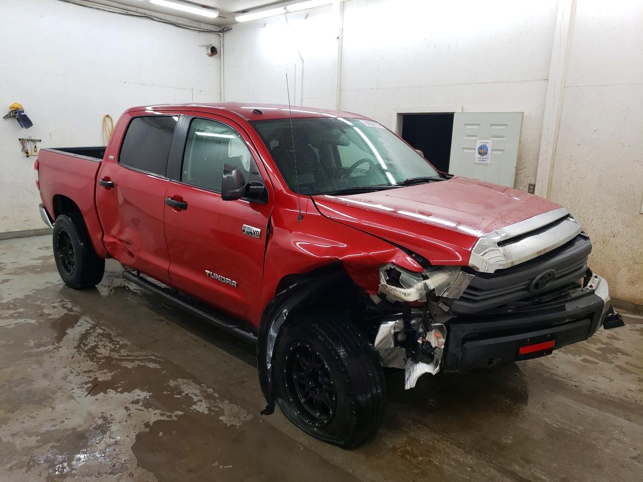 2014 Toyota Tundra Crewmax Sr5 Red vin: 5TFDW5F14EX379919