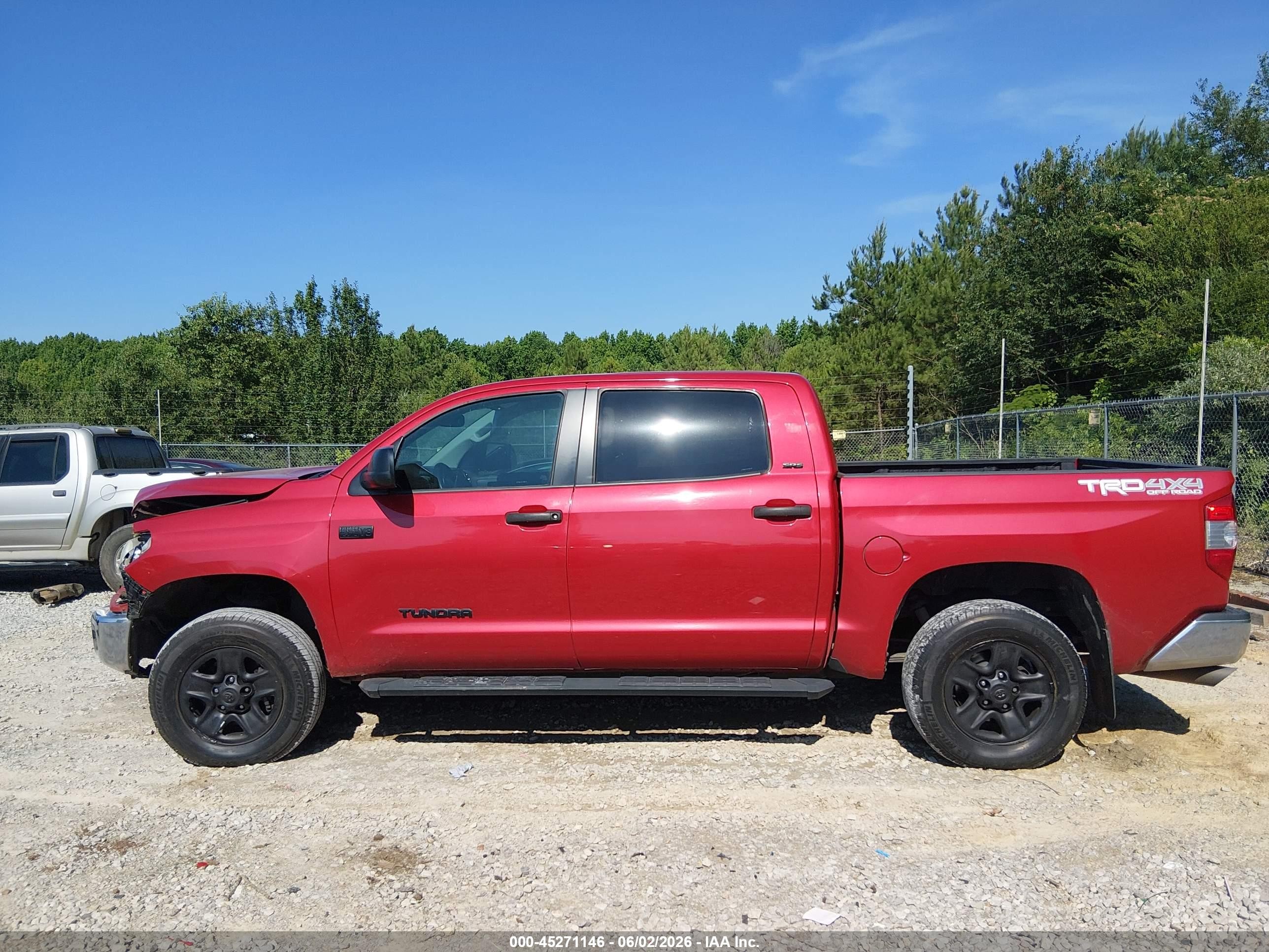 2015 Toyota Tundra Sr5 5.7l V8 Красный vin: 5TFDW5F14FX481495
