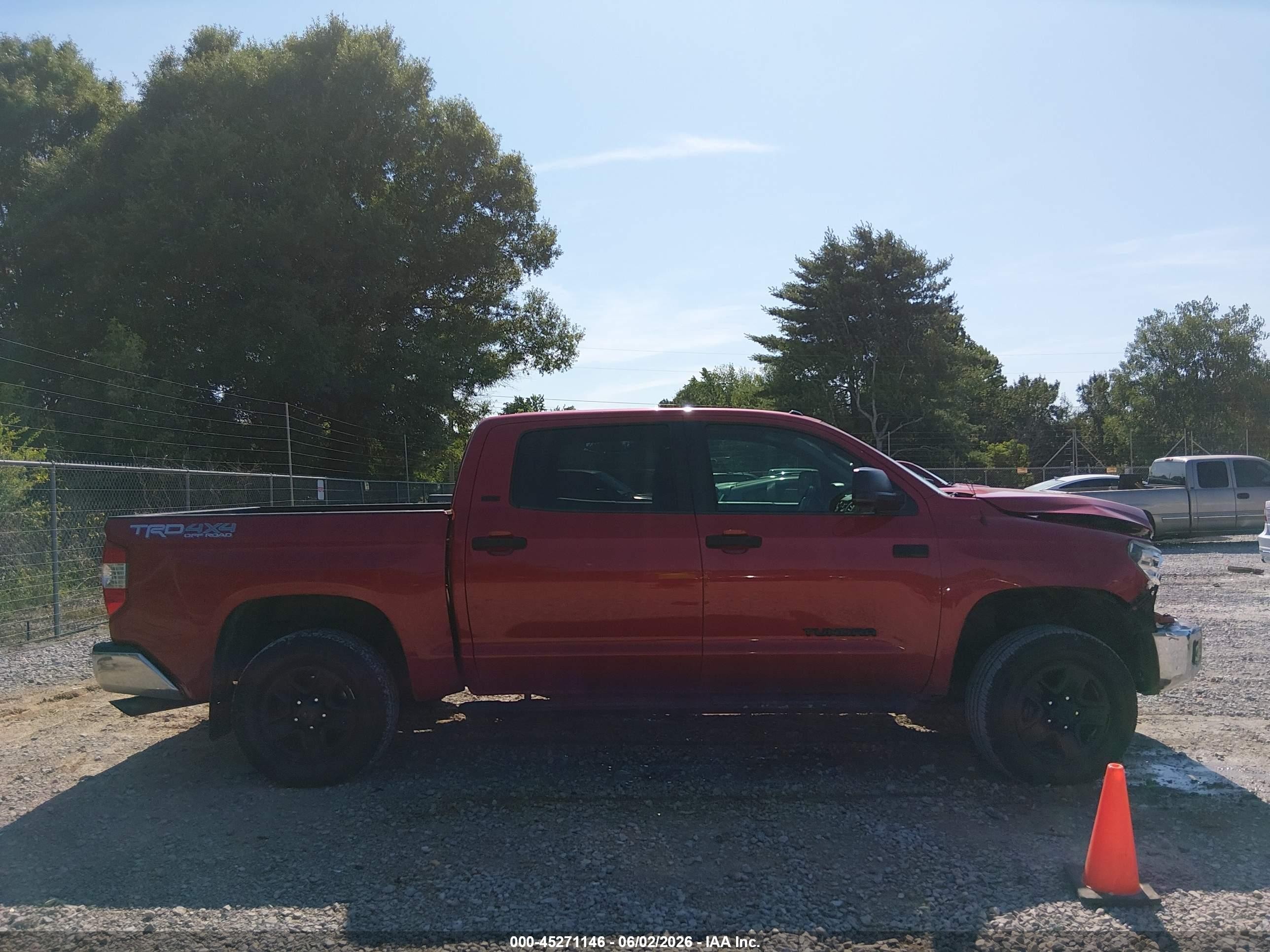 2015 Toyota Tundra Sr5 5.7l V8 Красный vin: 5TFDW5F14FX481495