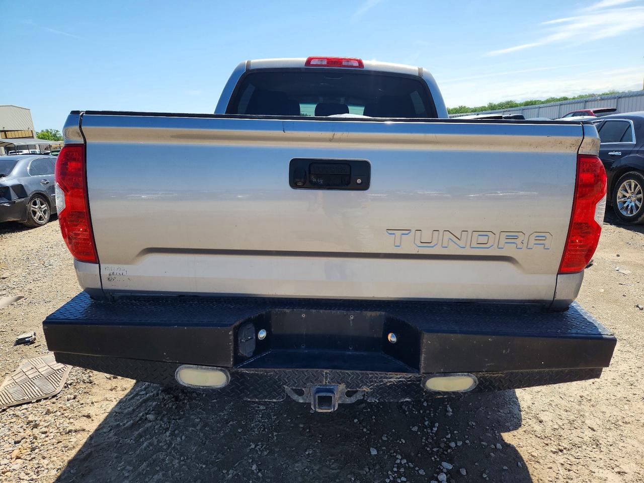 2014 Toyota Tundra Crewmax Sr5 Silver vin: 5TFDW5F15EX347626