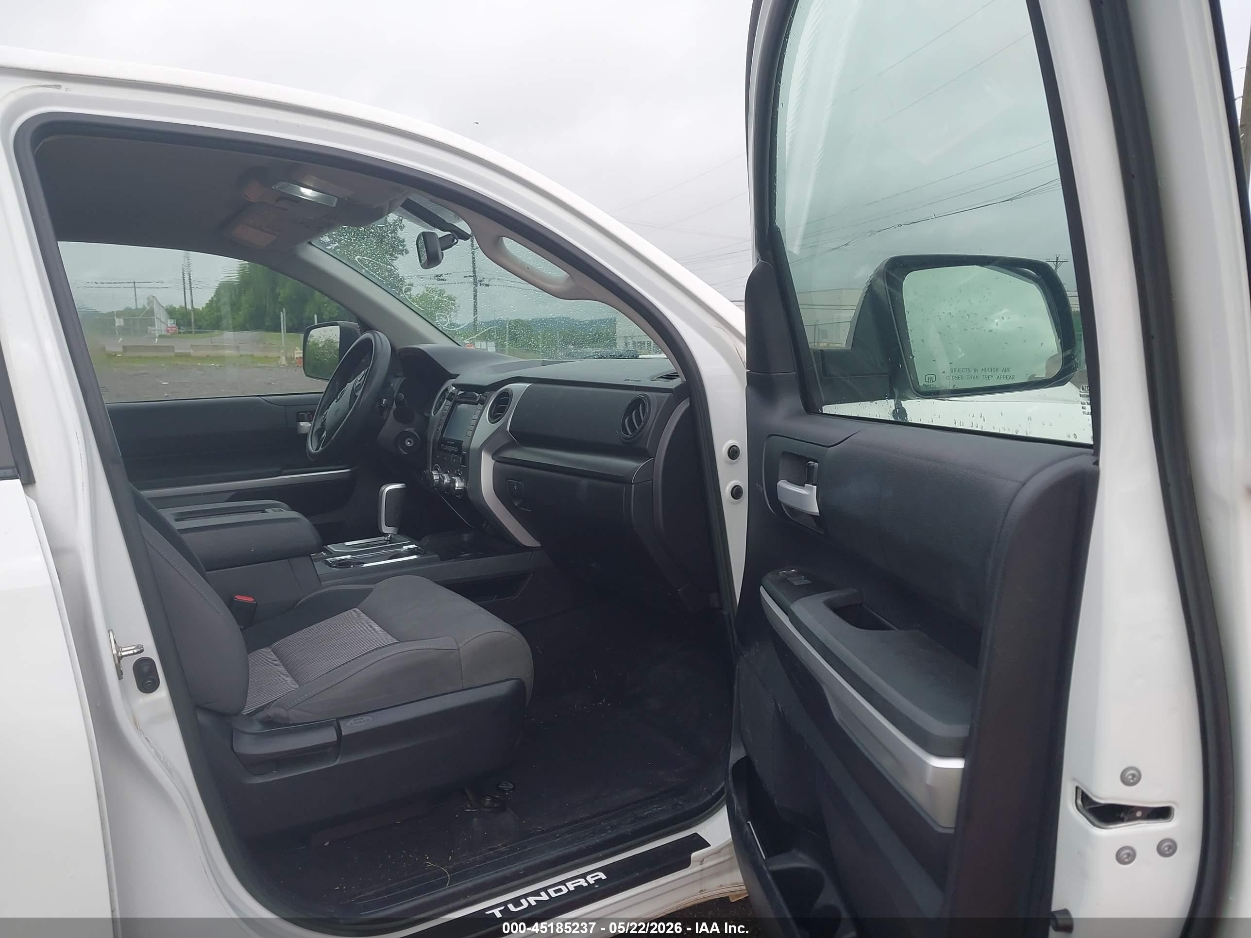 2014 Toyota Tundra Sr5 5.7l V8 White vin: 5TFDW5F15EX401653