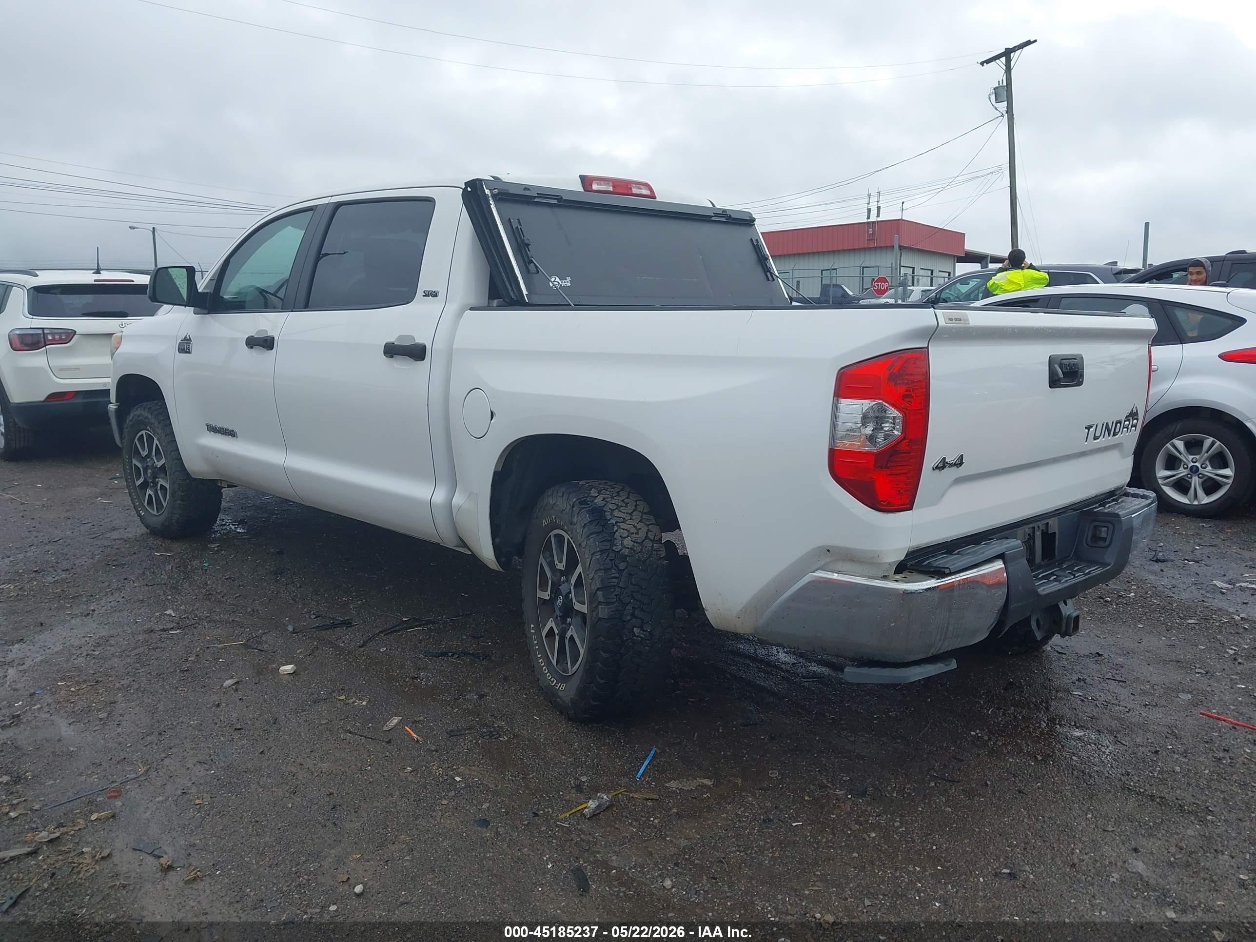 2014 Toyota Tundra Sr5 5.7l V8 White vin: 5TFDW5F15EX401653