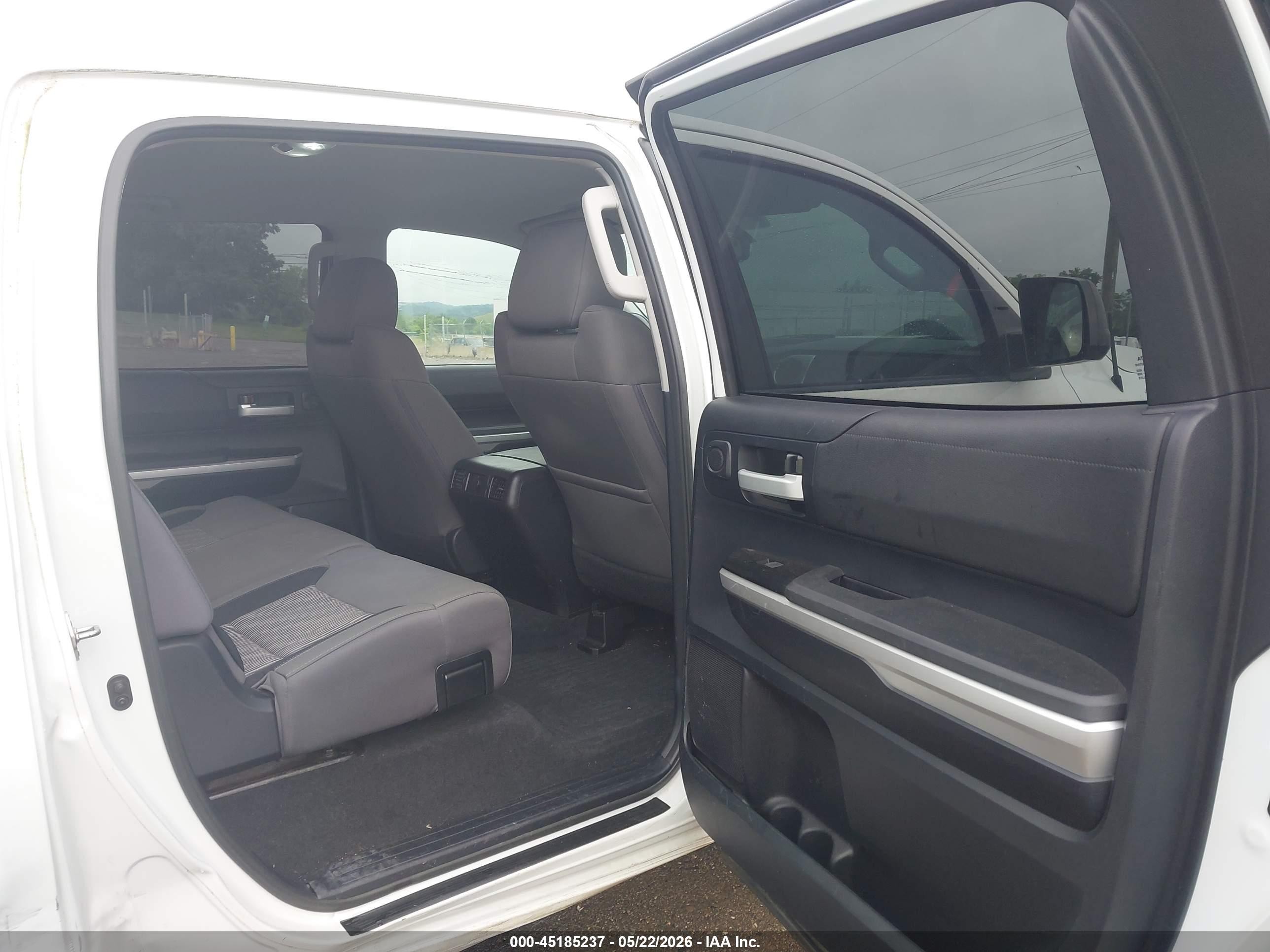 2014 Toyota Tundra Sr5 5.7l V8 White vin: 5TFDW5F15EX401653