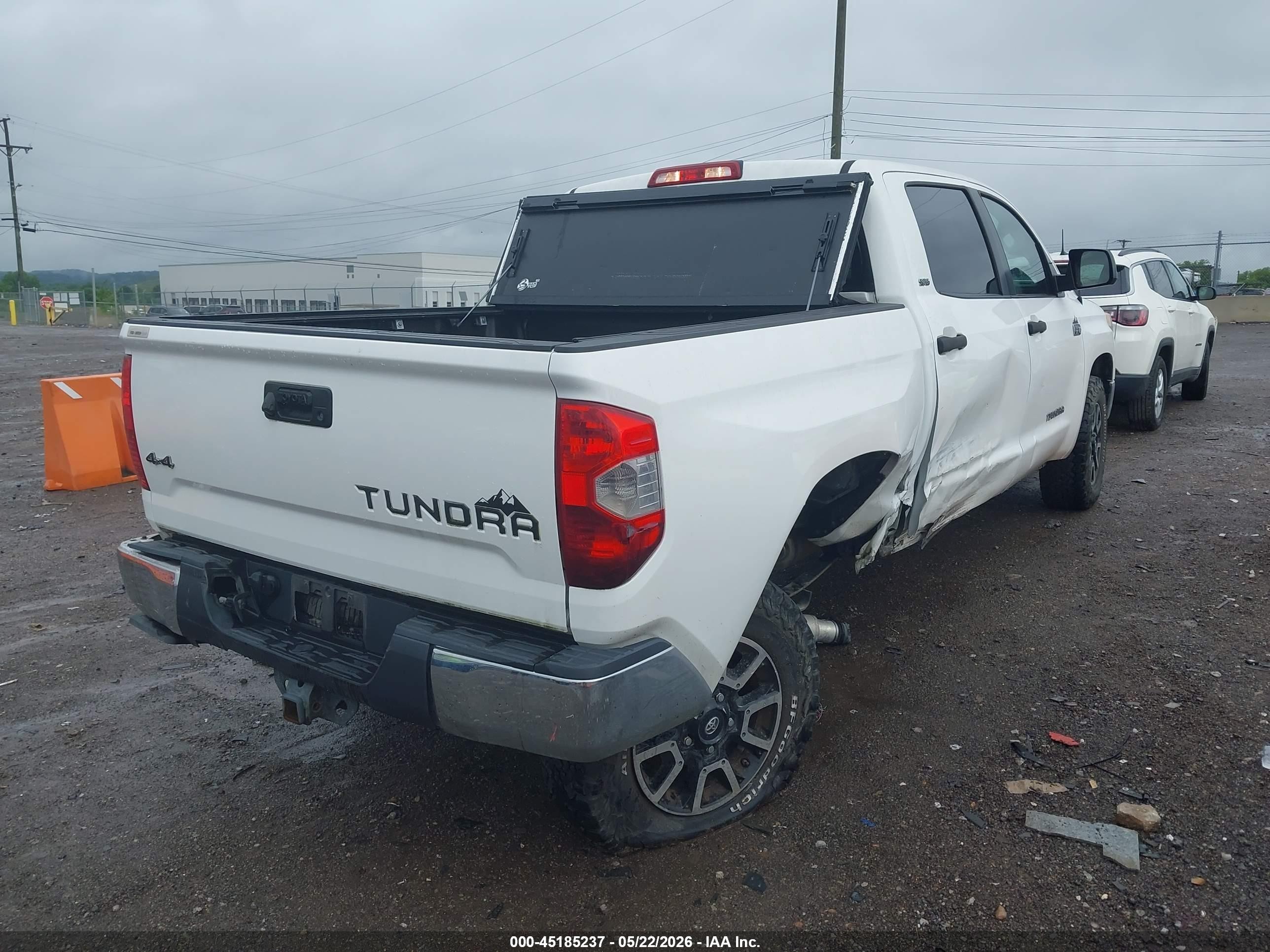 2014 Toyota Tundra Sr5 5.7l V8 White vin: 5TFDW5F15EX401653