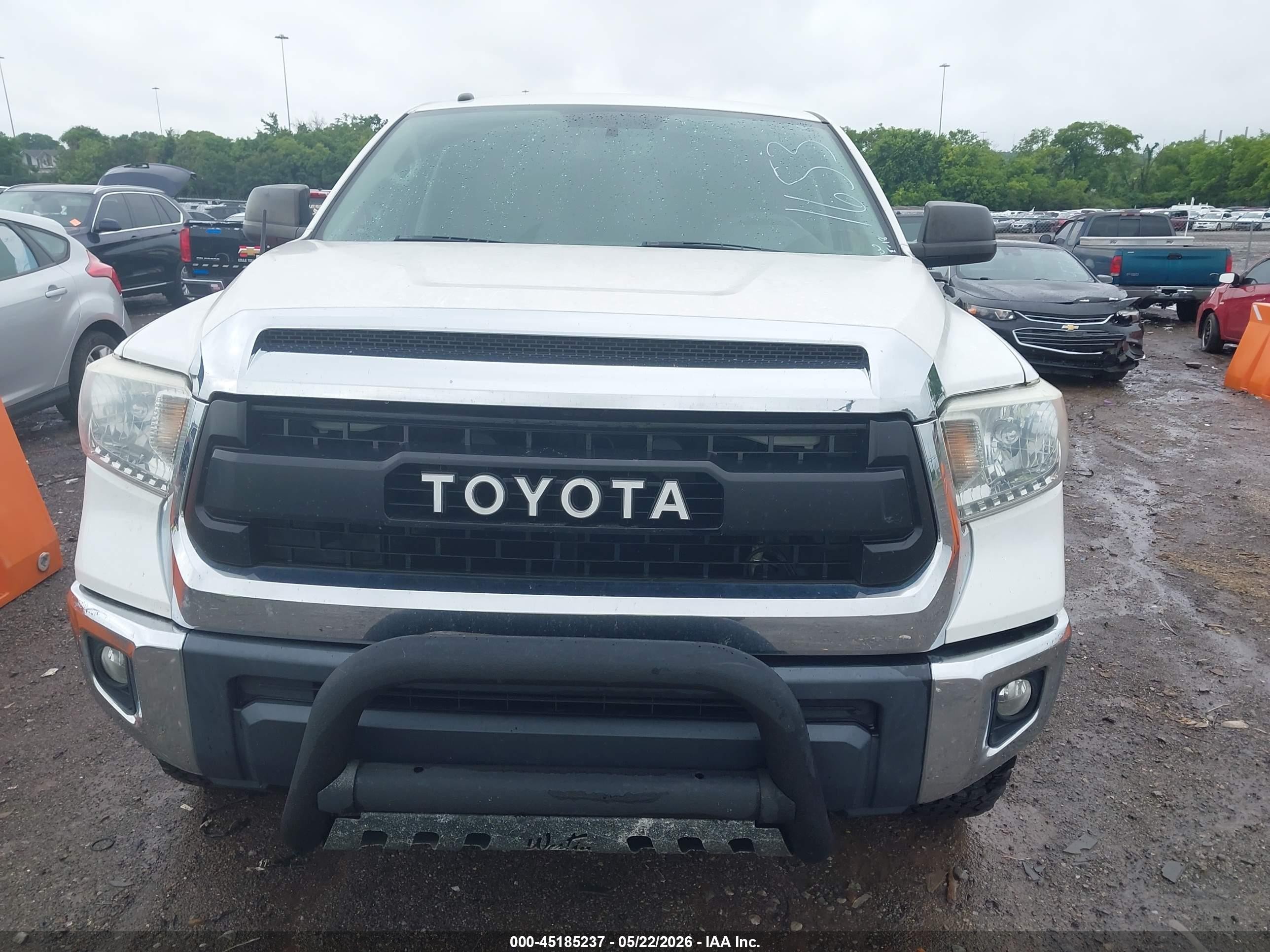 2014 Toyota Tundra Sr5 5.7l V8 White vin: 5TFDW5F15EX401653