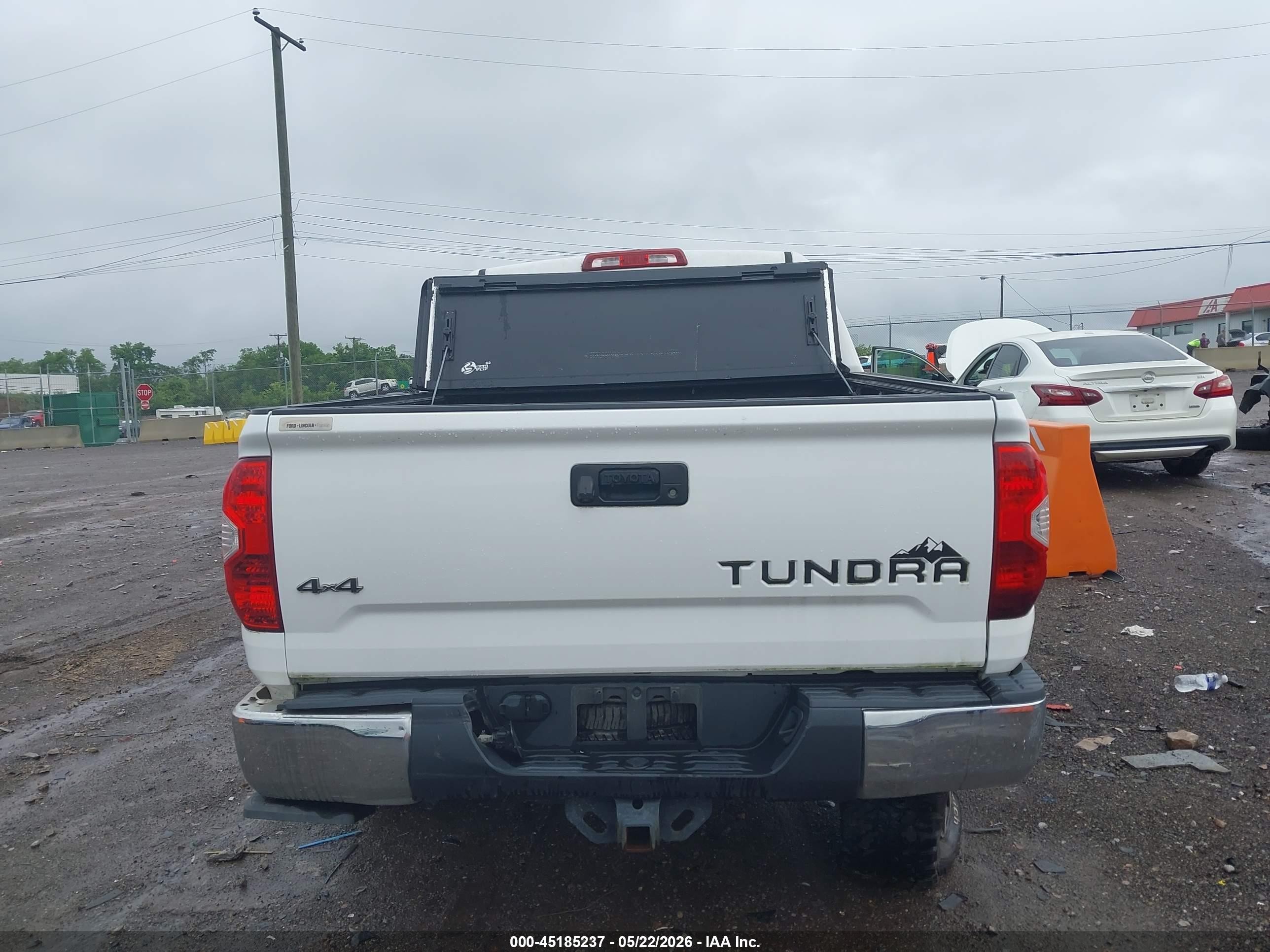 2014 Toyota Tundra Sr5 5.7l V8 White vin: 5TFDW5F15EX401653
