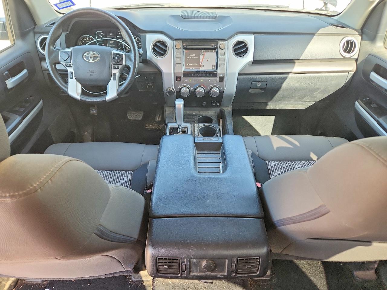 2018 Toyota Tundra Crewmax Sr5 Серый vin: 5TFDW5F16JX705360
