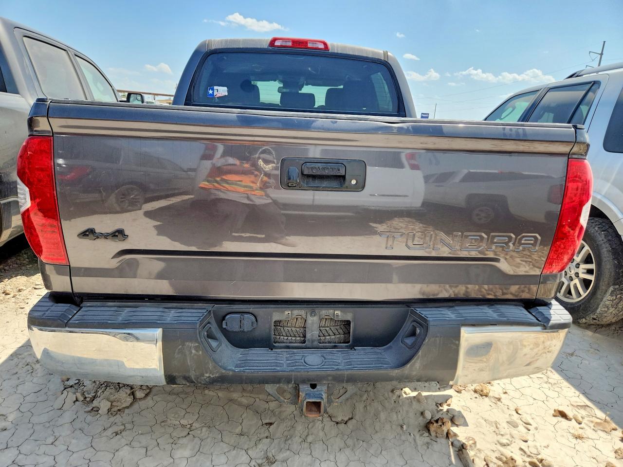 2018 Toyota Tundra Crewmax Sr5 Серый vin: 5TFDW5F16JX705360
