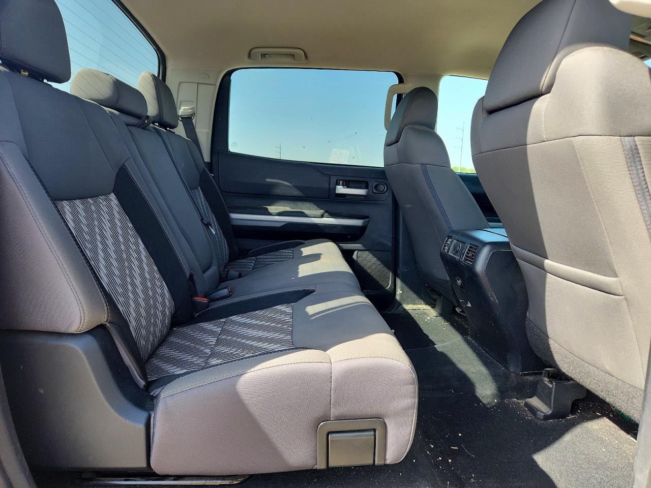 2018 Toyota Tundra Crewmax Sr5 Серый vin: 5TFDW5F16JX705360