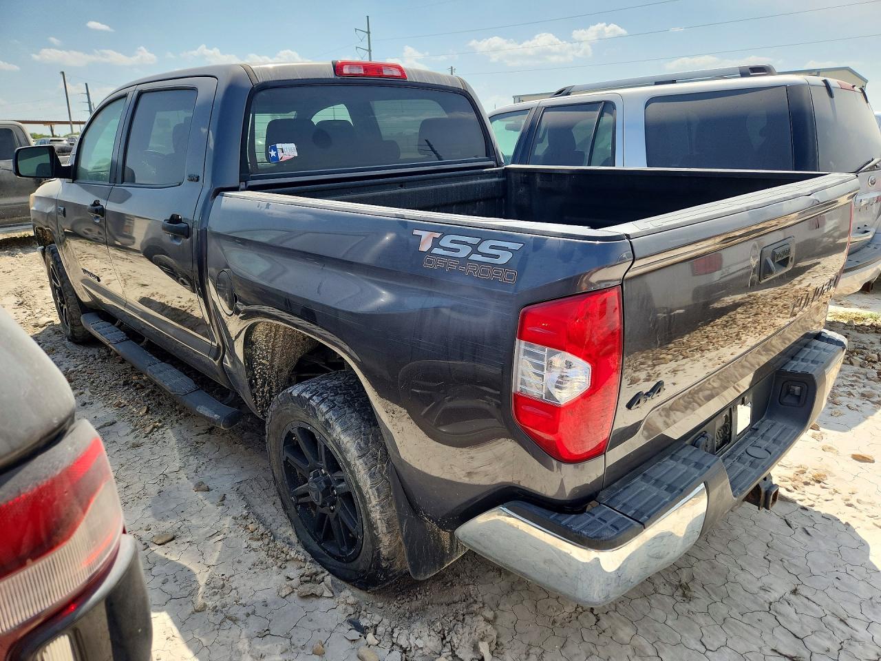 2018 Toyota Tundra Crewmax Sr5 Серый vin: 5TFDW5F16JX705360