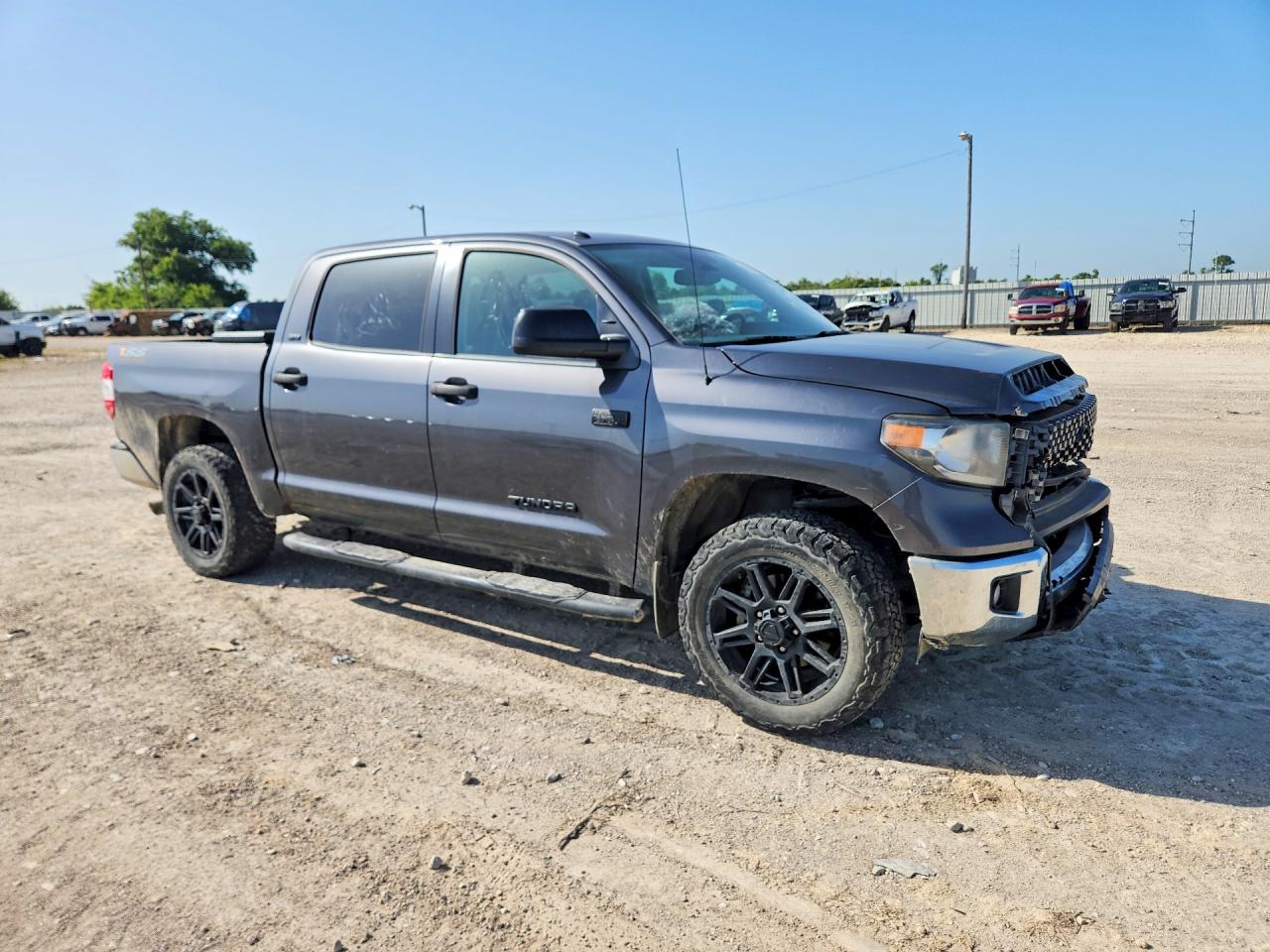 2018 Toyota Tundra Crewmax Sr5 Серый vin: 5TFDW5F16JX705360