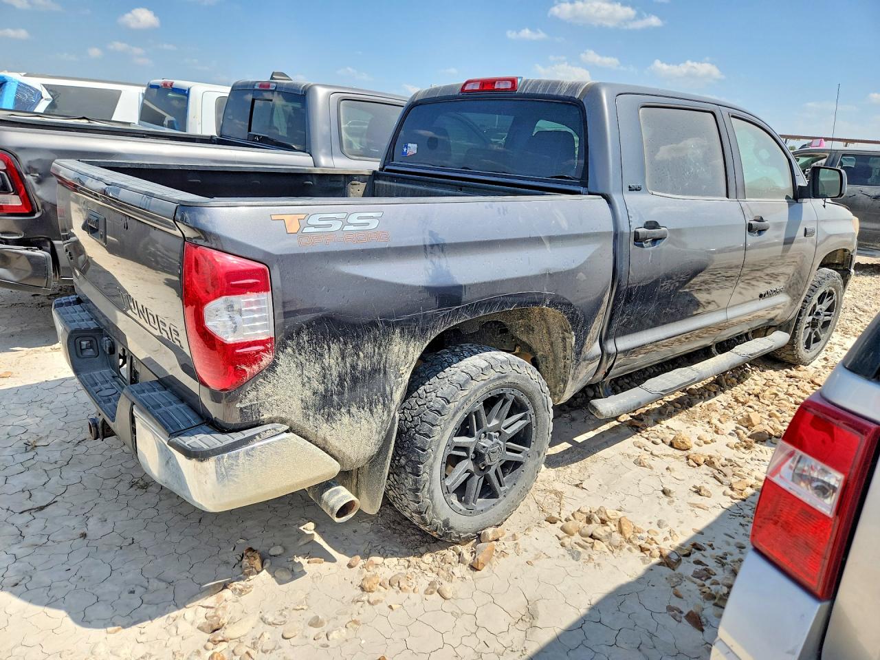 2018 Toyota Tundra Crewmax Sr5 Серый vin: 5TFDW5F16JX705360
