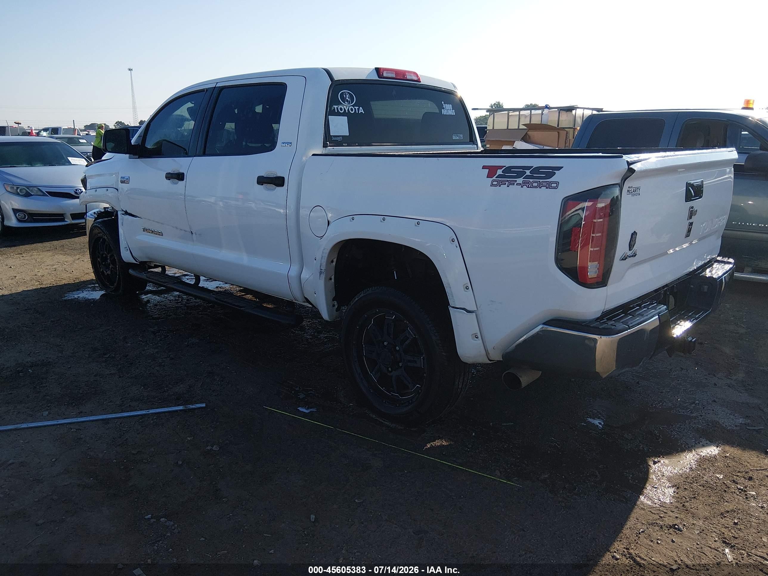 2015 Toyota Tundra Sr5 5.7l V8 White vin: 5TFDW5F17FX470779
