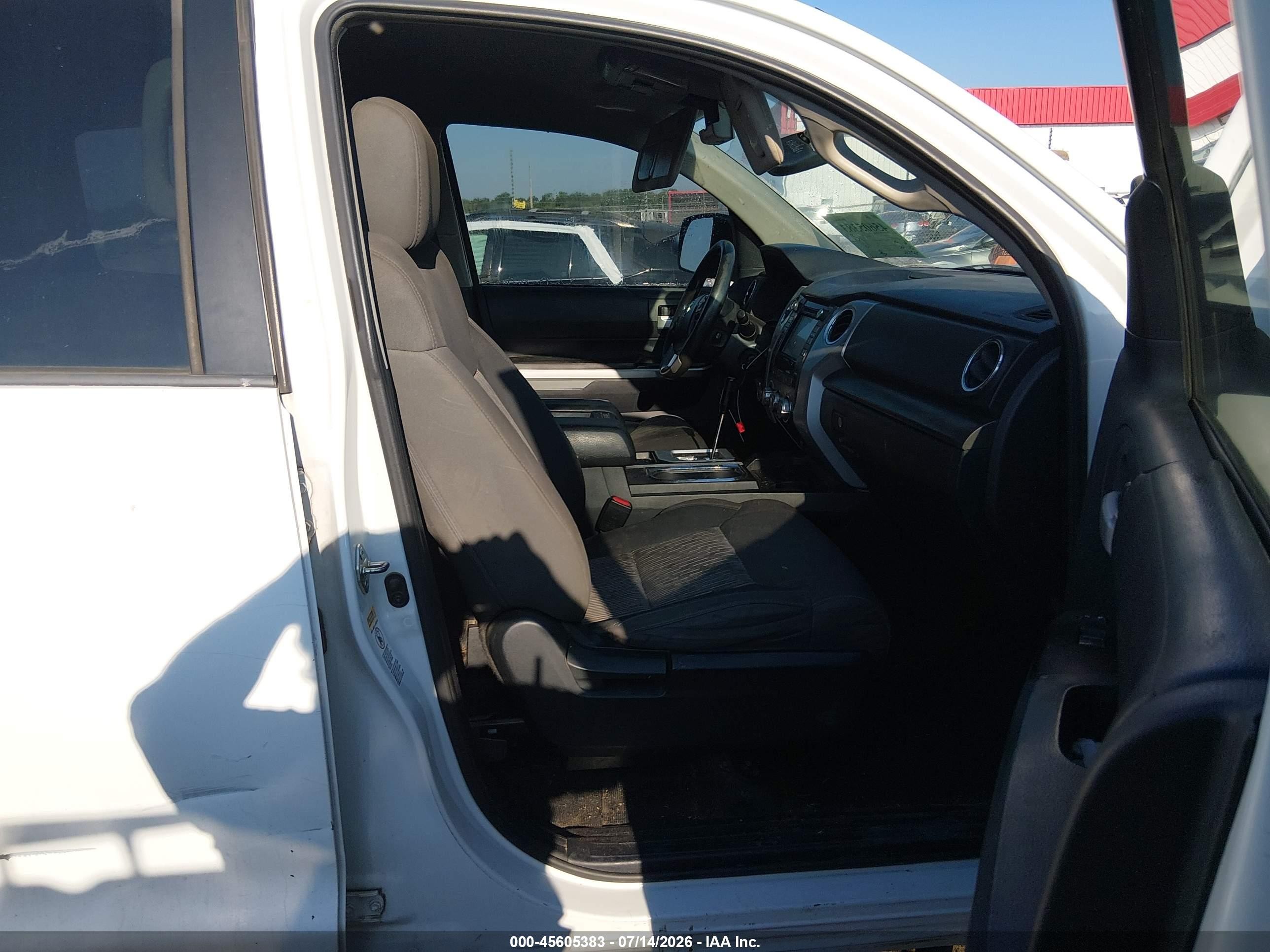 2015 Toyota Tundra Sr5 5.7l V8 White vin: 5TFDW5F17FX470779
