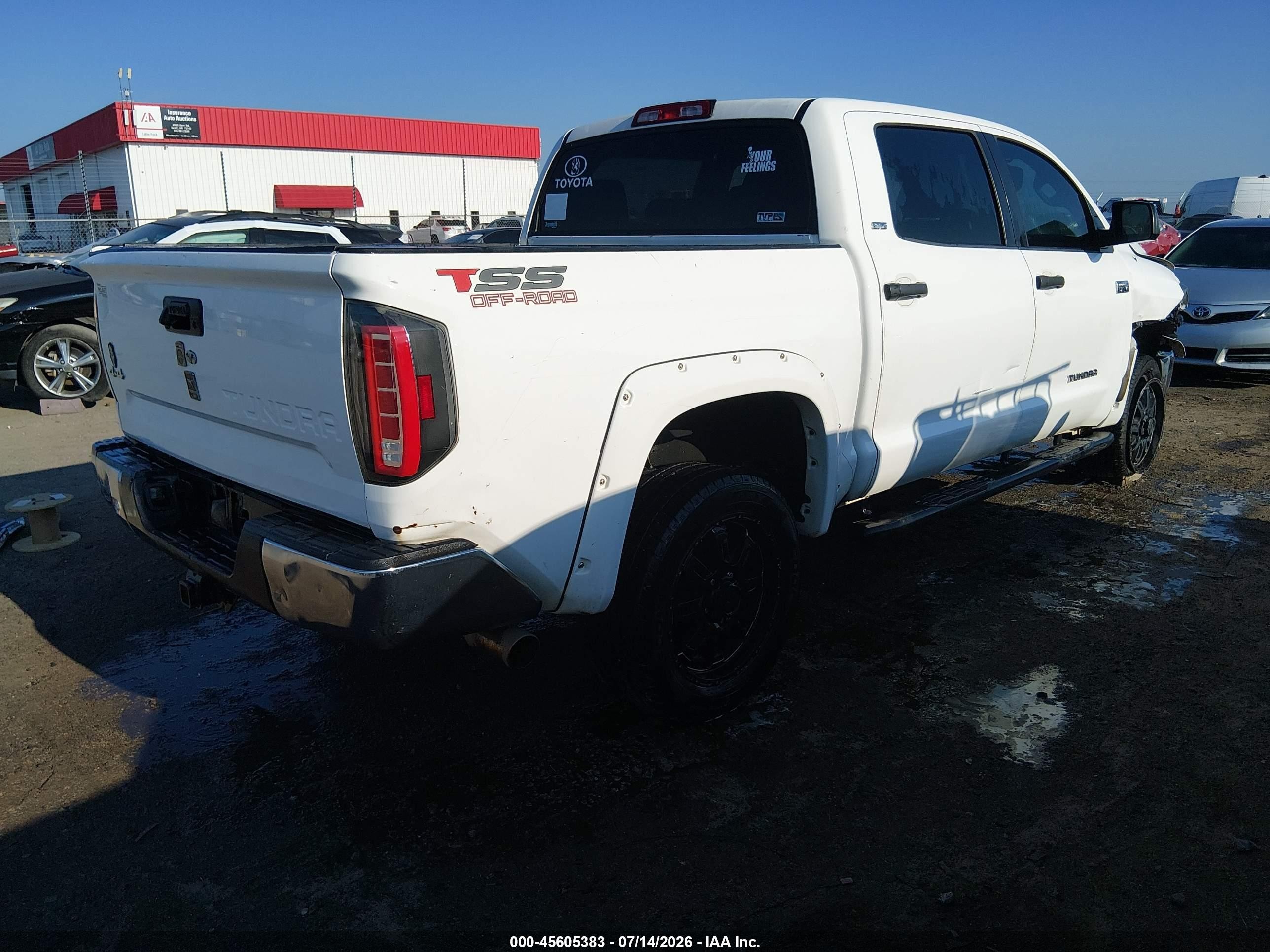 2015 Toyota Tundra Sr5 5.7l V8 White vin: 5TFDW5F17FX470779