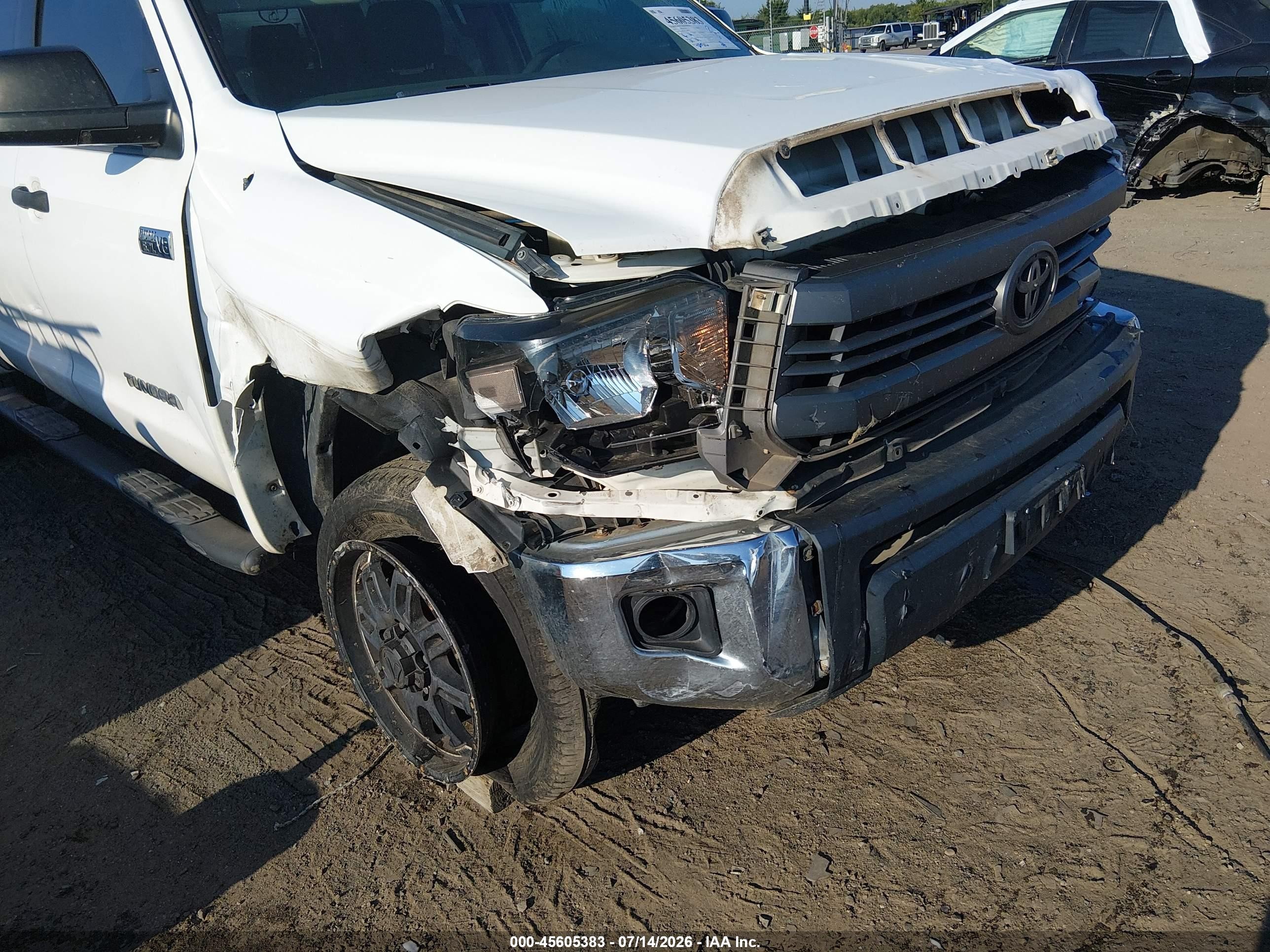 2015 Toyota Tundra Sr5 5.7l V8 White vin: 5TFDW5F17FX470779