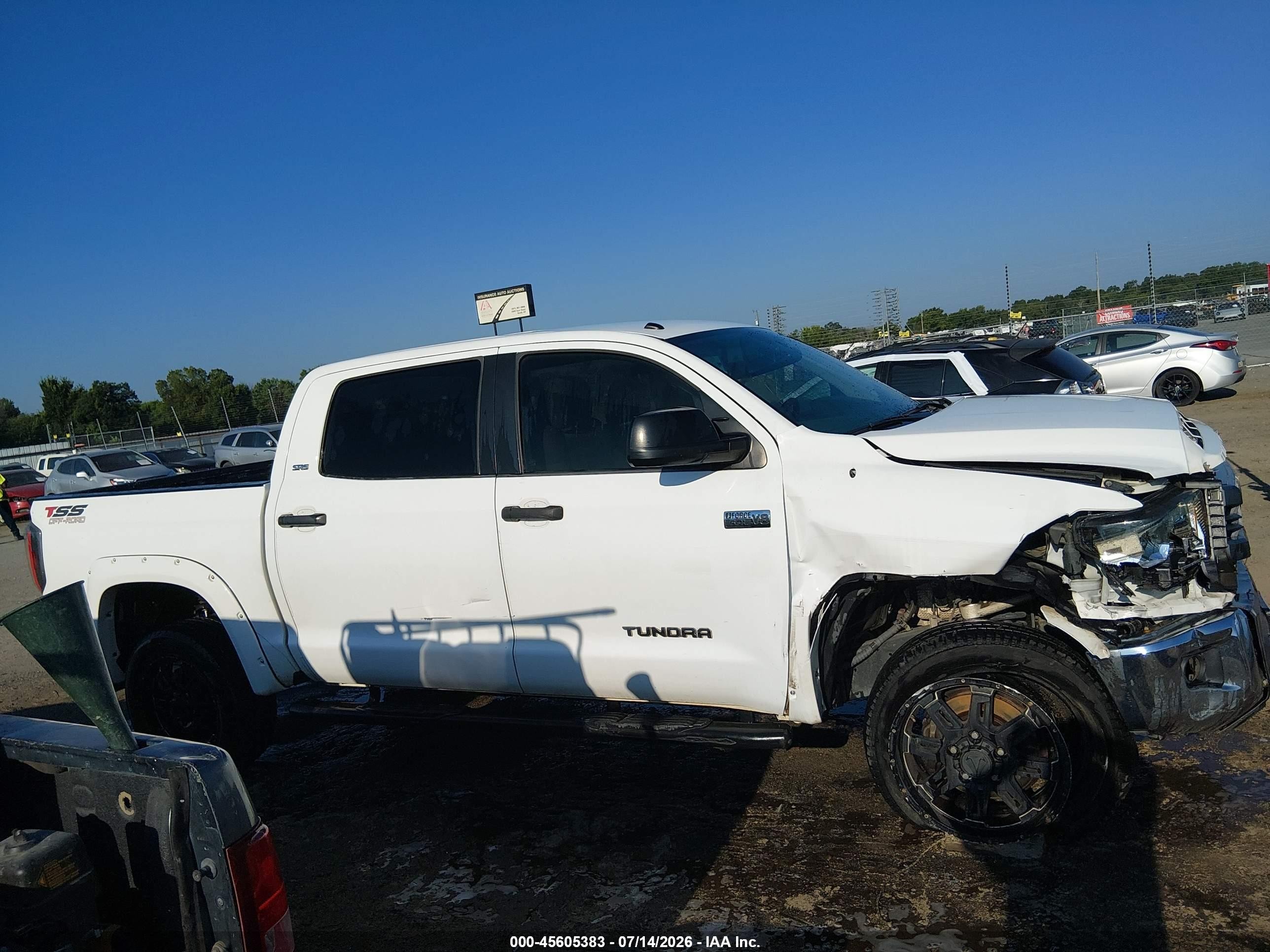 2015 Toyota Tundra Sr5 5.7l V8 White vin: 5TFDW5F17FX470779
