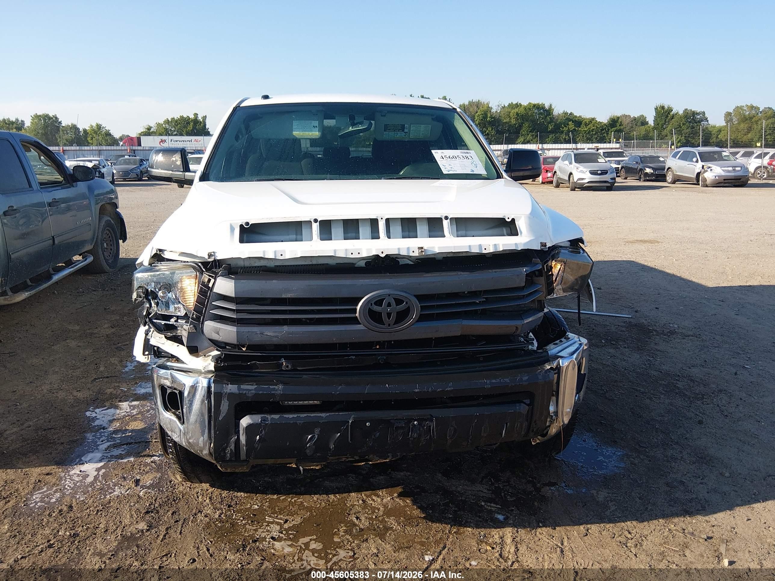 2015 Toyota Tundra Sr5 5.7l V8 White vin: 5TFDW5F17FX470779