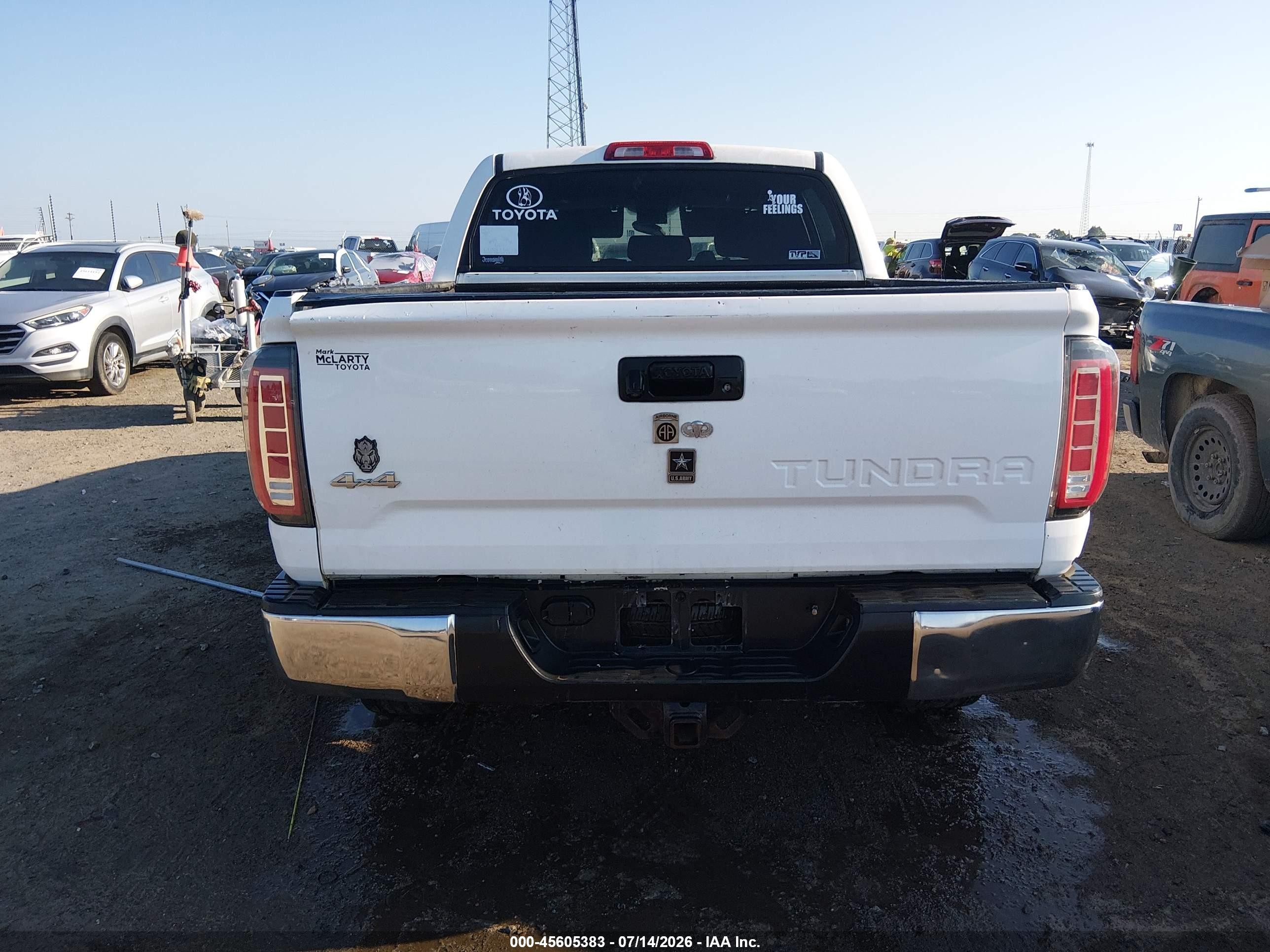2015 Toyota Tundra Sr5 5.7l V8 White vin: 5TFDW5F17FX470779