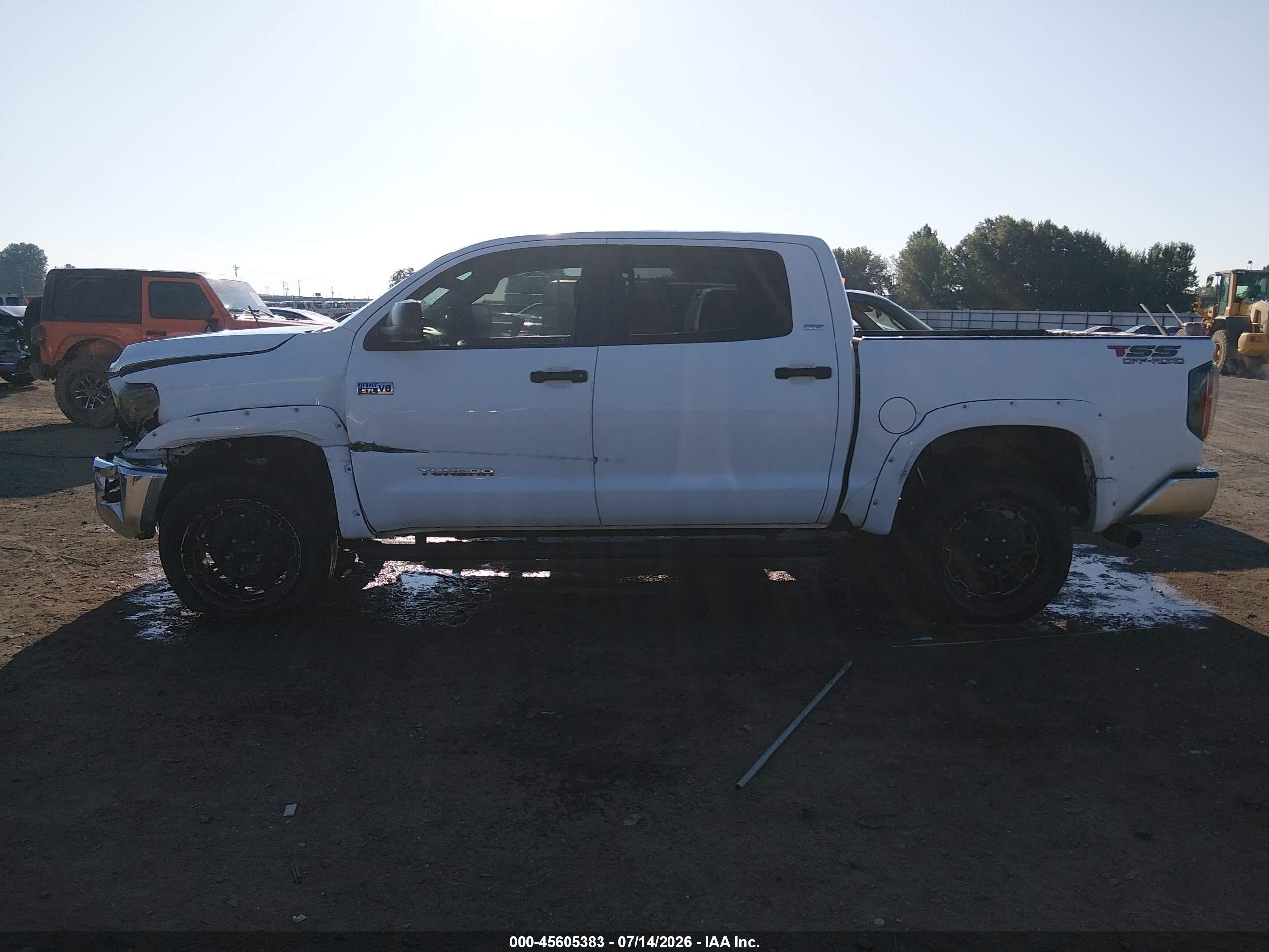 2015 Toyota Tundra Sr5 5.7l V8 White vin: 5TFDW5F17FX470779