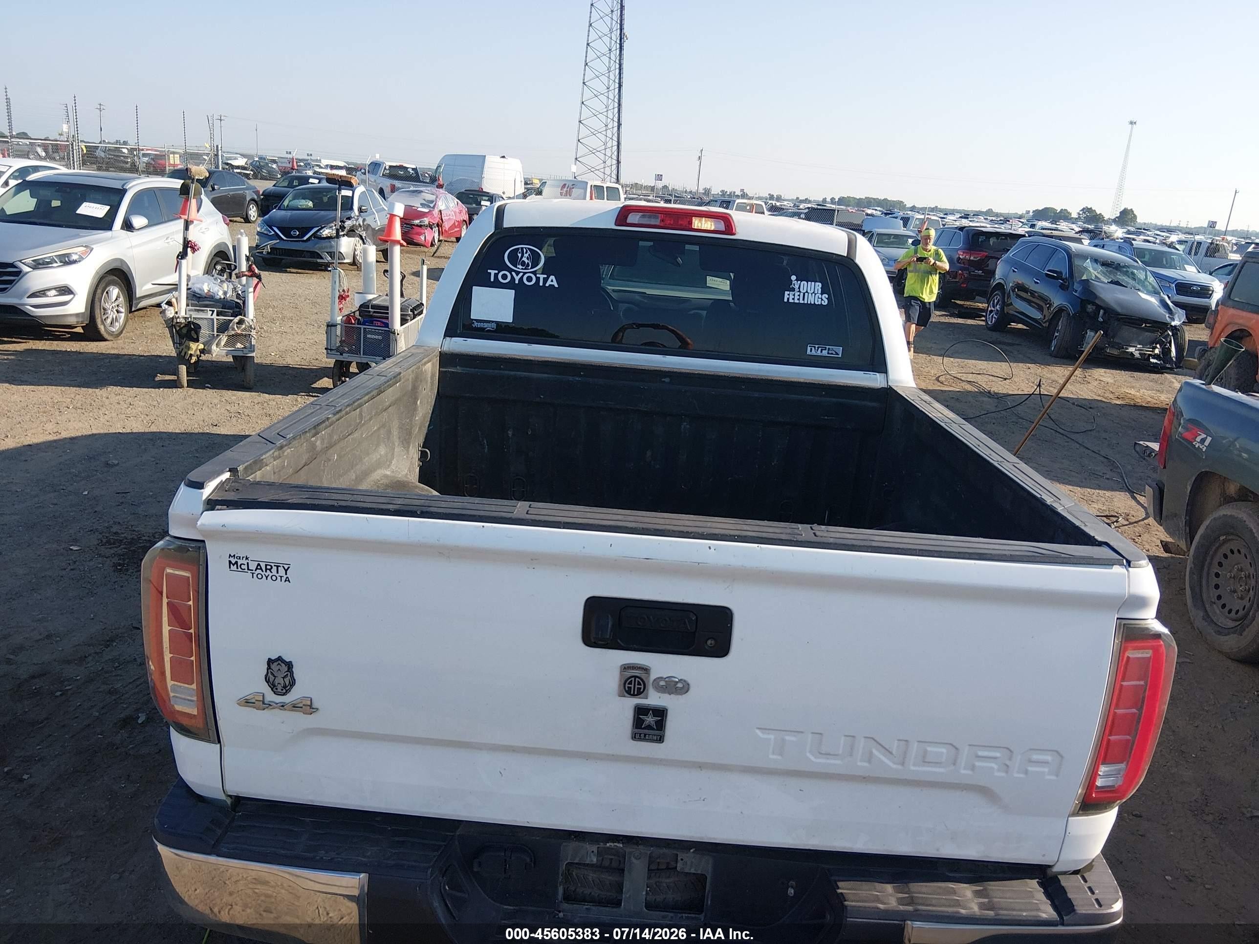 2015 Toyota Tundra Sr5 5.7l V8 White vin: 5TFDW5F17FX470779