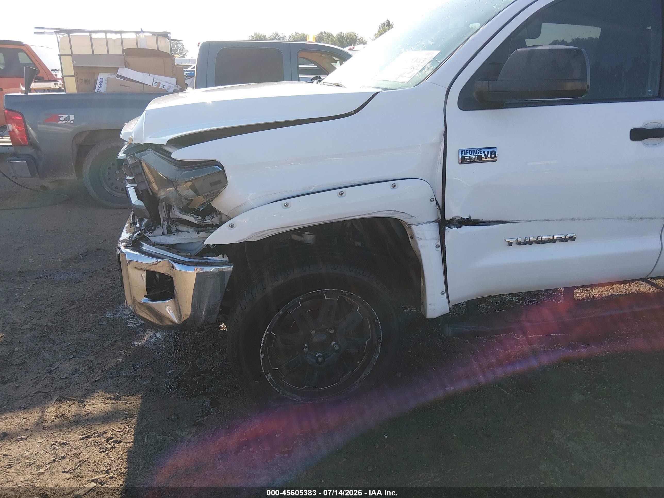 2015 Toyota Tundra Sr5 5.7l V8 White vin: 5TFDW5F17FX470779