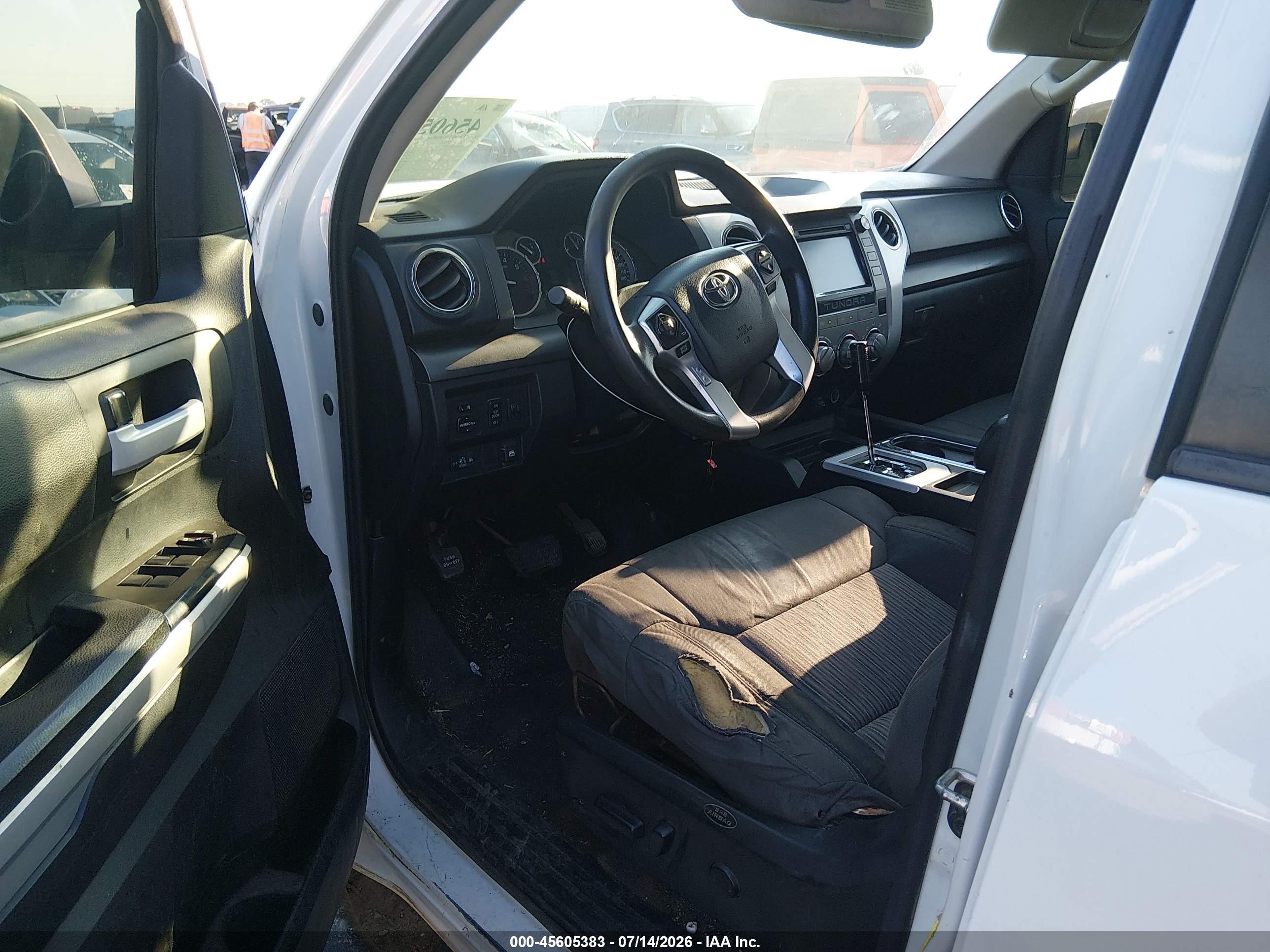 2015 Toyota Tundra Sr5 5.7l V8 White vin: 5TFDW5F17FX470779