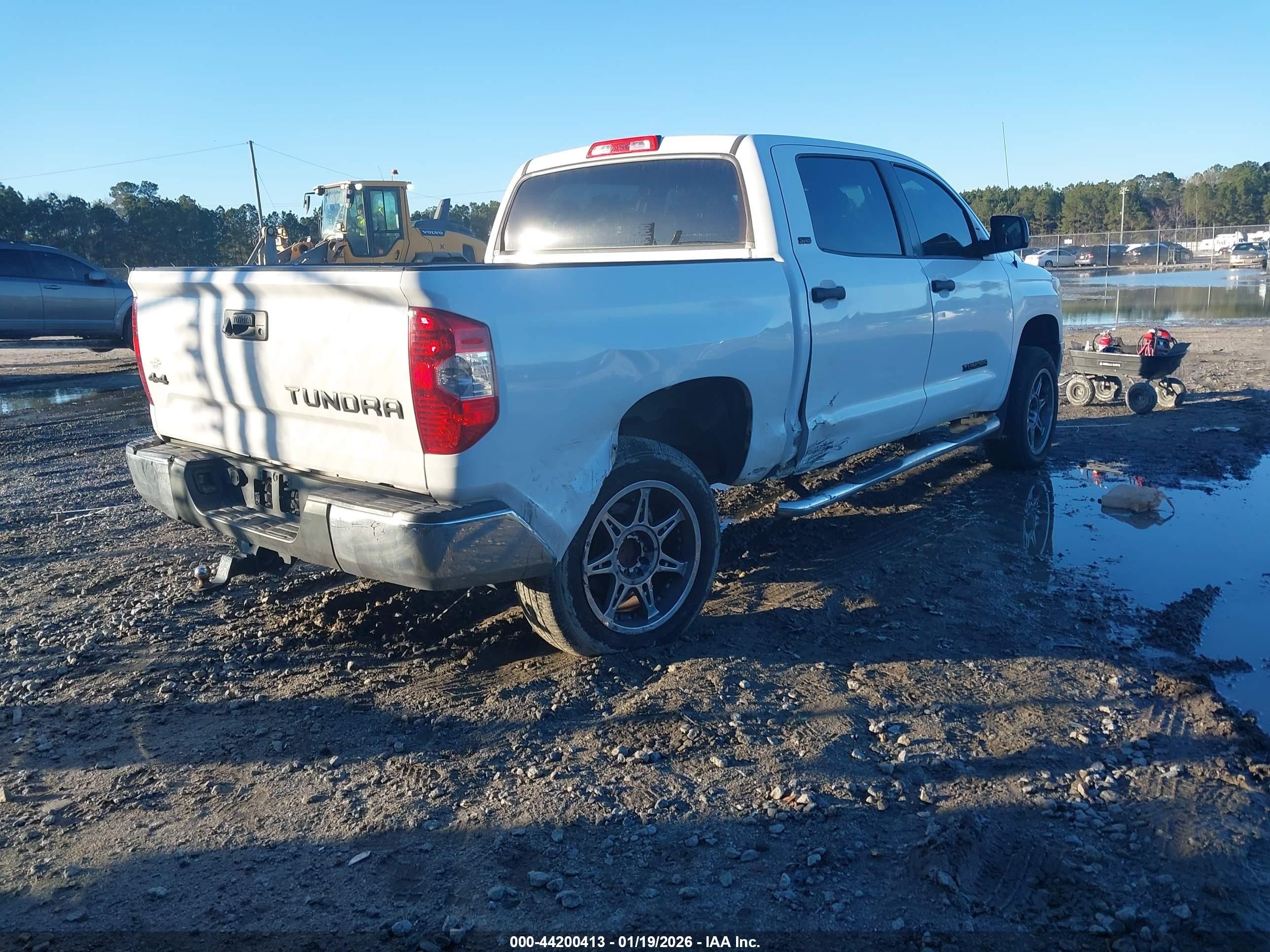 2017 Toyota Tundra Sr5 5.7l V8 White vin: 5TFDW5F17HX590827