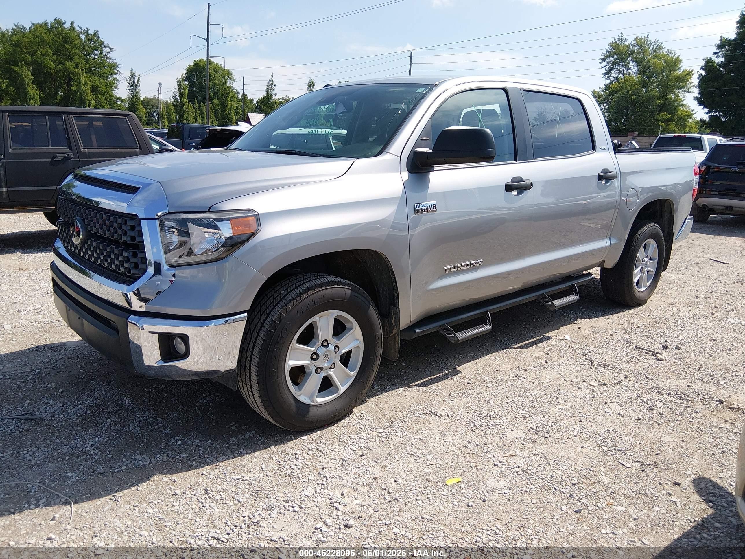 2019 Toyota Tundra Sr5 5.7l V8 Серебряный vin: 5TFDW5F17KX852739