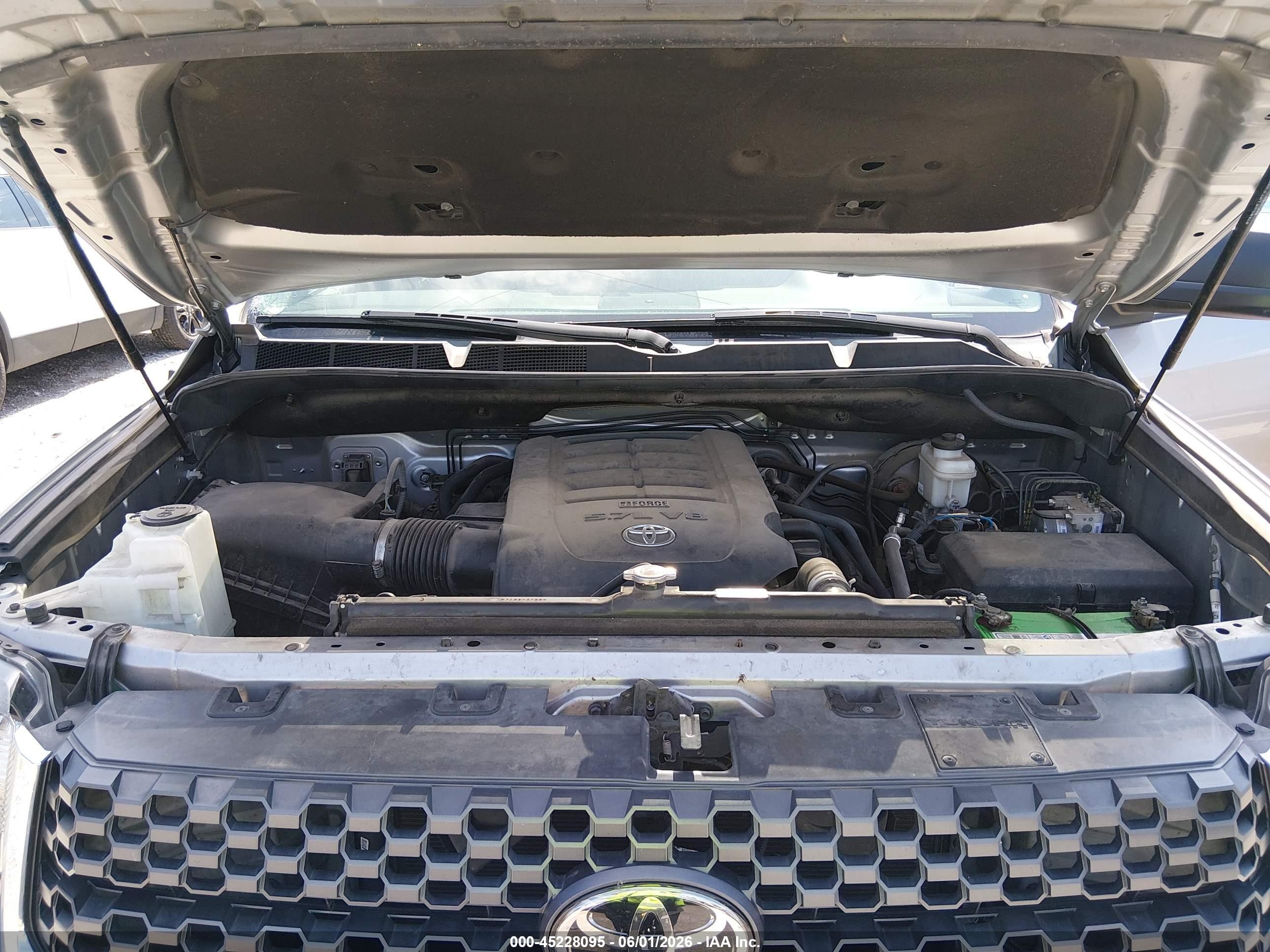 2019 Toyota Tundra Sr5 5.7l V8 Серебряный vin: 5TFDW5F17KX852739