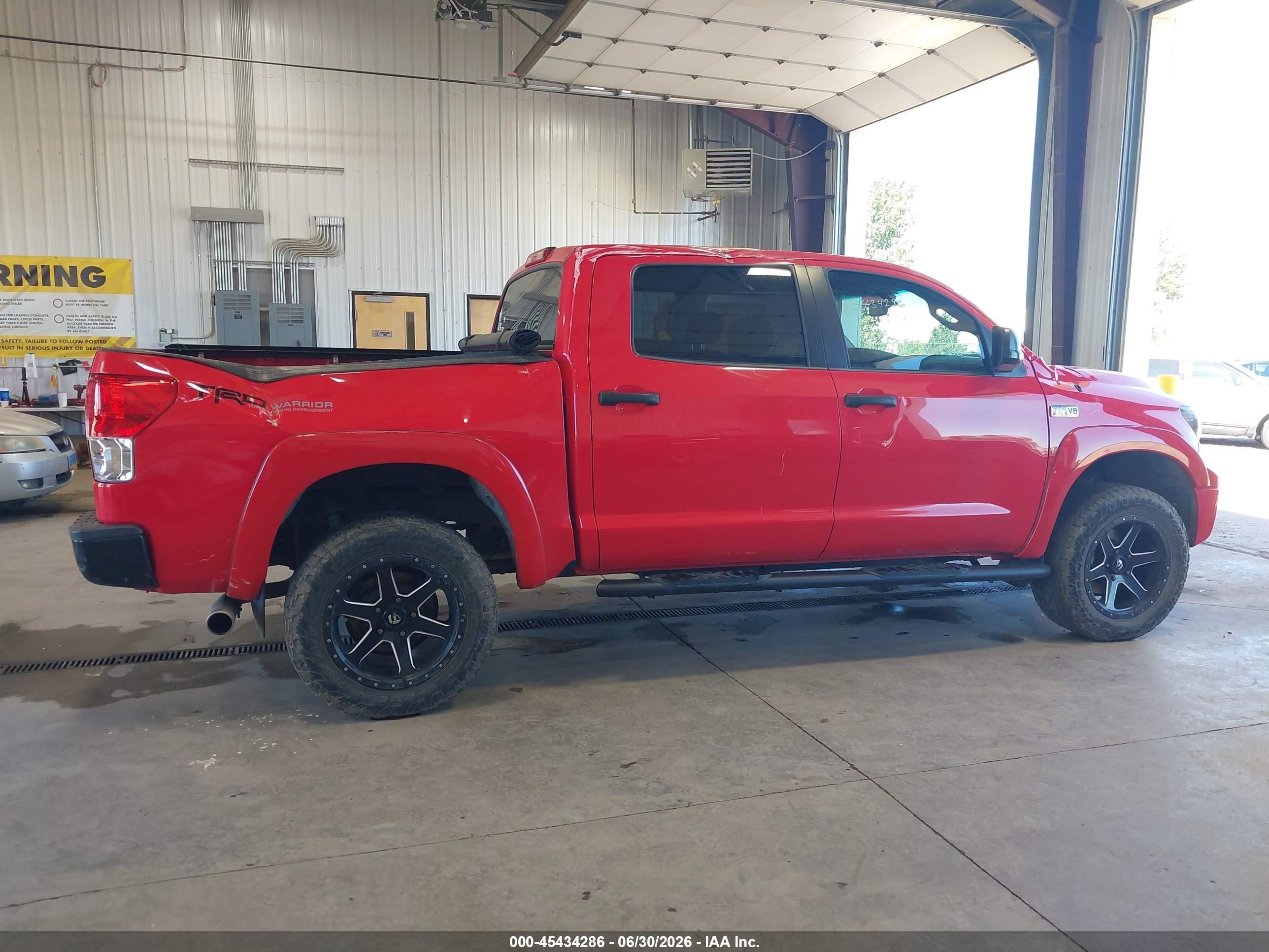2013 Toyota Tundra Grade 5.7l V8 Red vin: 5TFDW5F18DX289851
