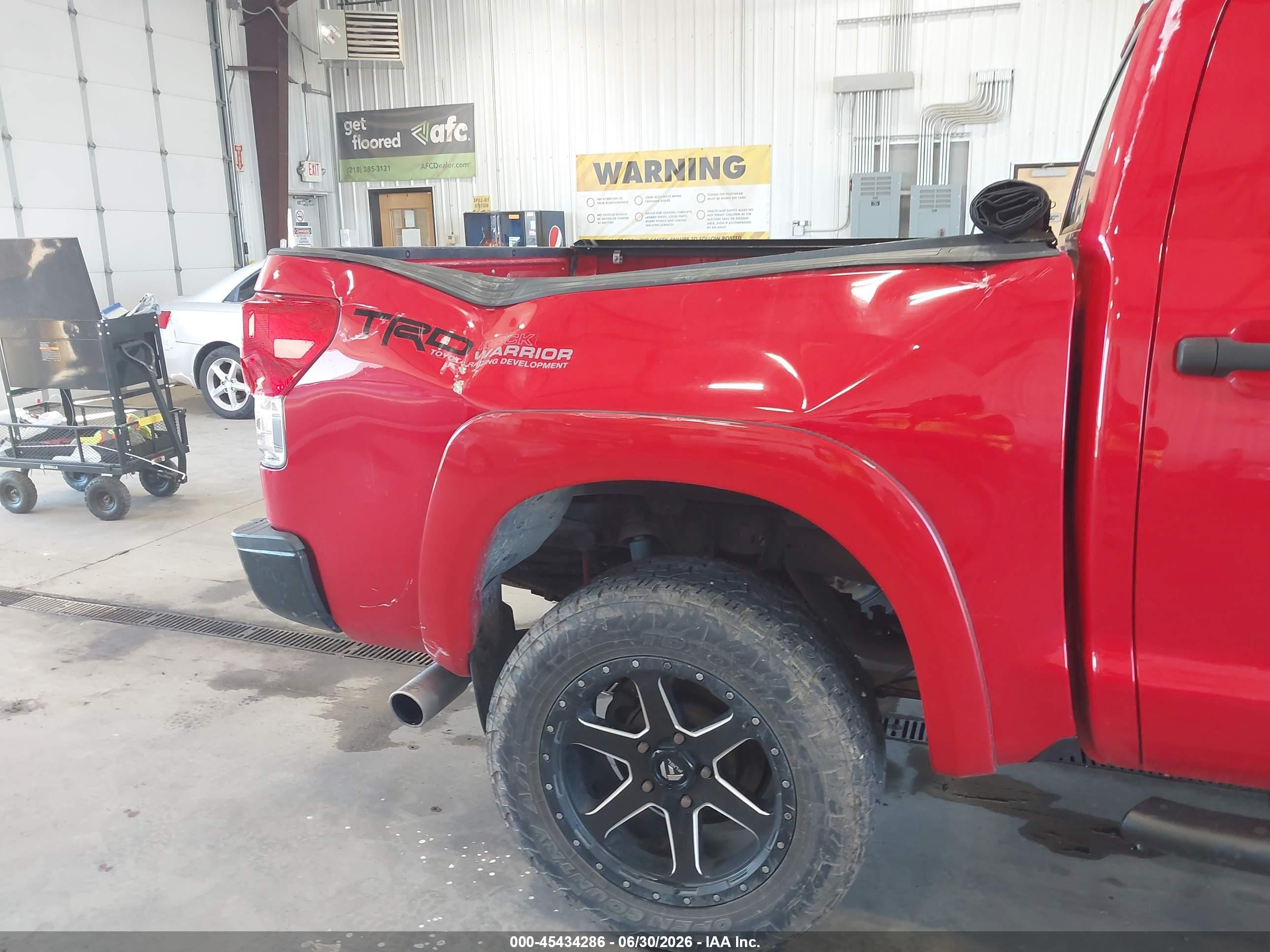 2013 Toyota Tundra Grade 5.7l V8 Red vin: 5TFDW5F18DX289851