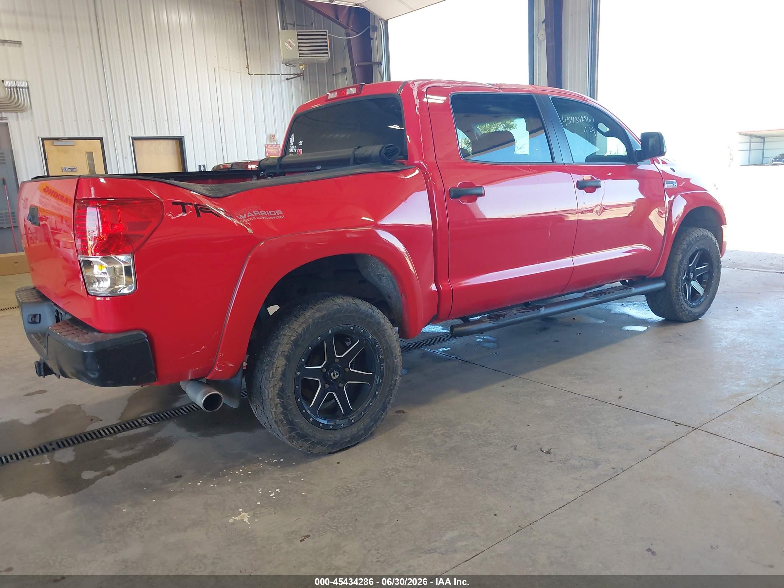 2013 Toyota Tundra Grade 5.7l V8 Red vin: 5TFDW5F18DX289851
