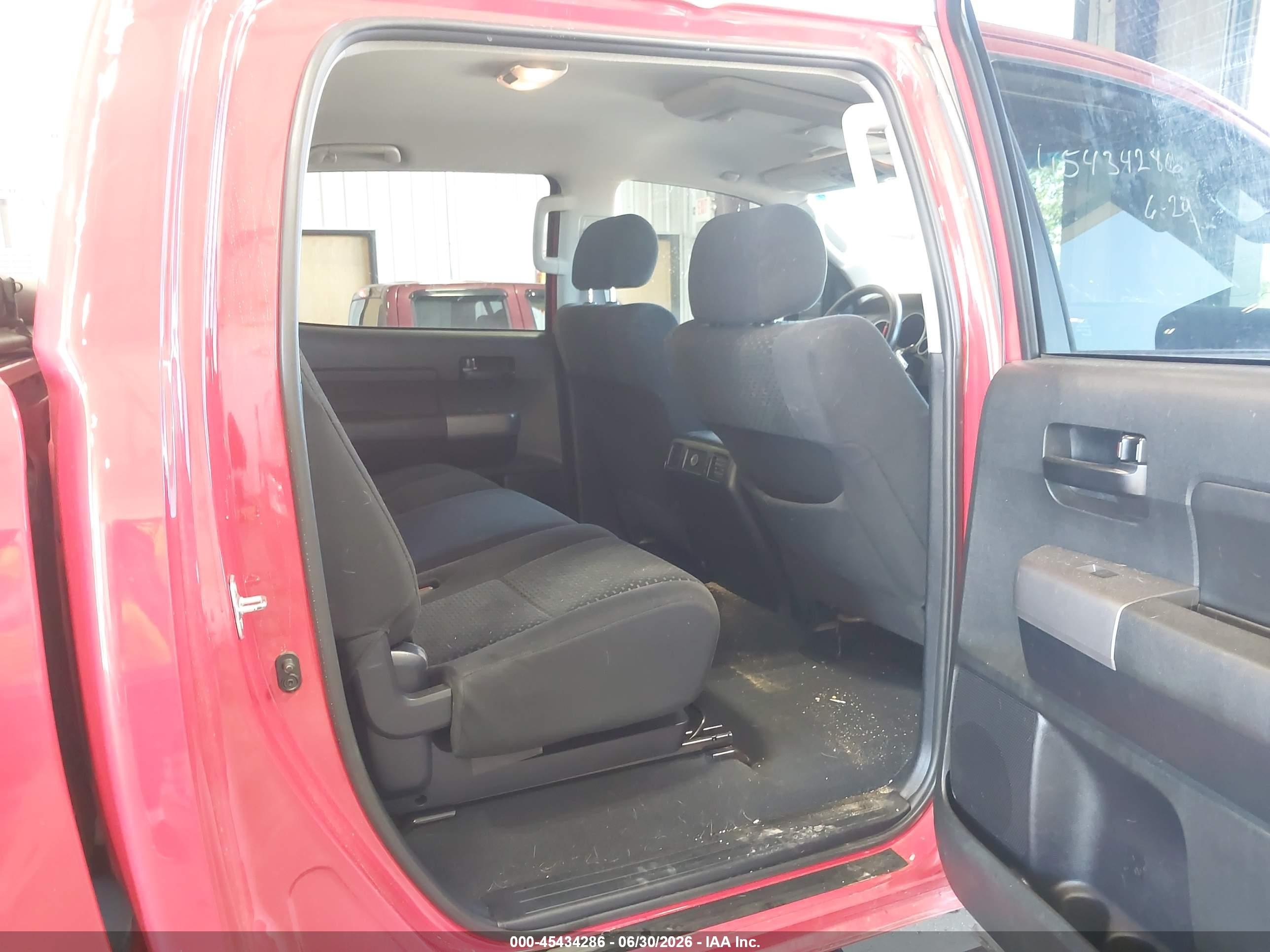 2013 Toyota Tundra Grade 5.7l V8 Red vin: 5TFDW5F18DX289851